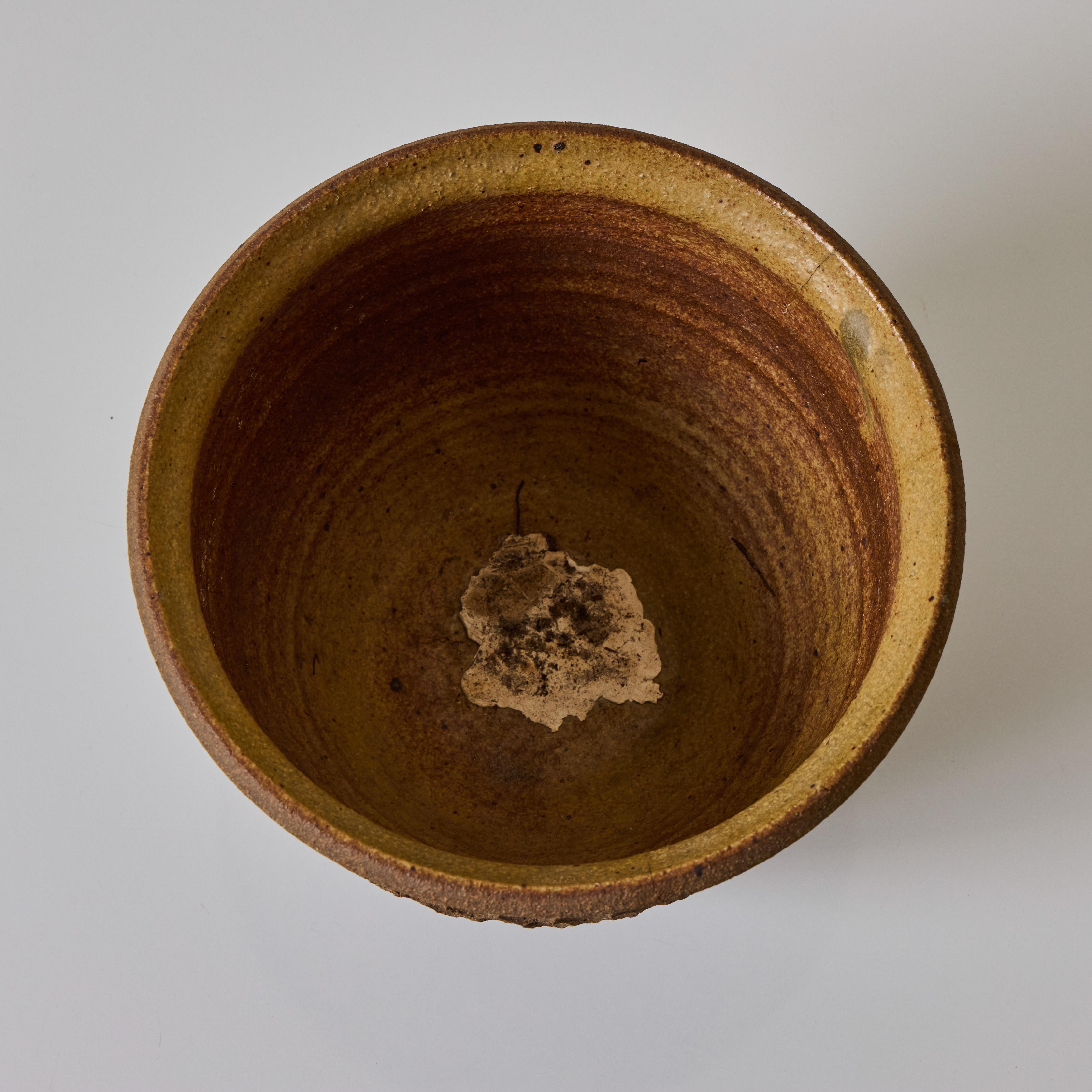 Poterie 1960s Robert Maxwell Hand-Thrown 'Thumbprint' Stoneware Pot en vente