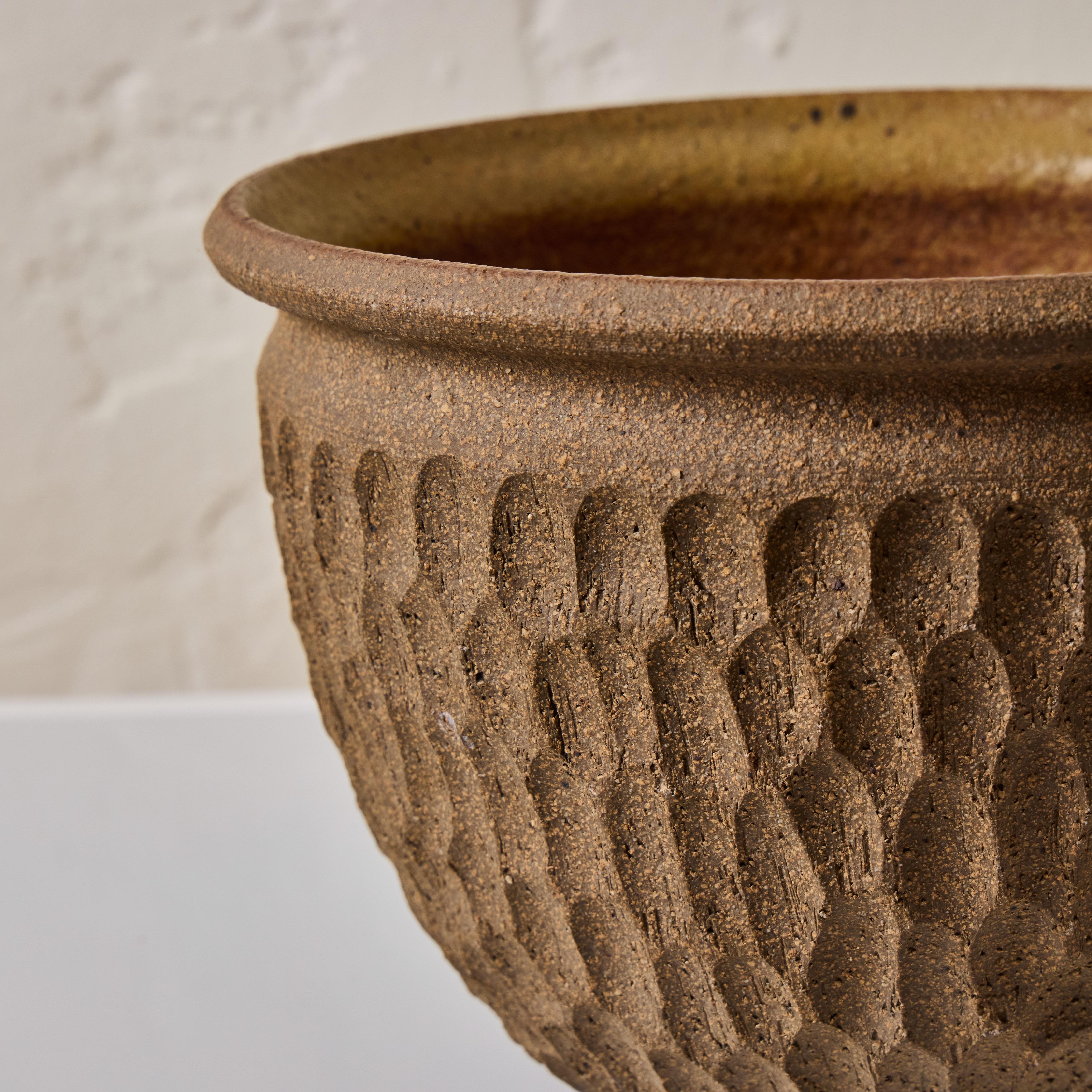 1960s Robert Maxwell Hand-Thrown 'Thumbprint' Stoneware Pot en vente 2