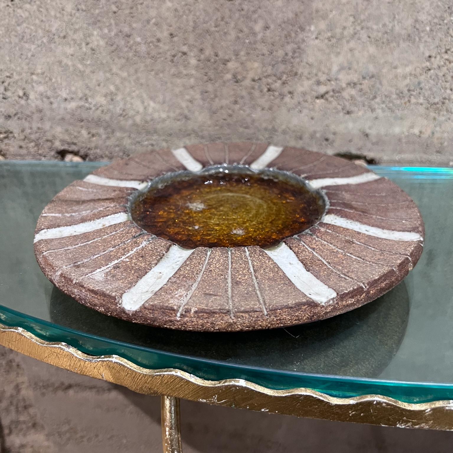 
Robert Maxwell Pottery Art Plate Santa Monica, California
9 diamètre x 1 diamètre
État d'origine non restauré.
Veuillez vous référer aux images.