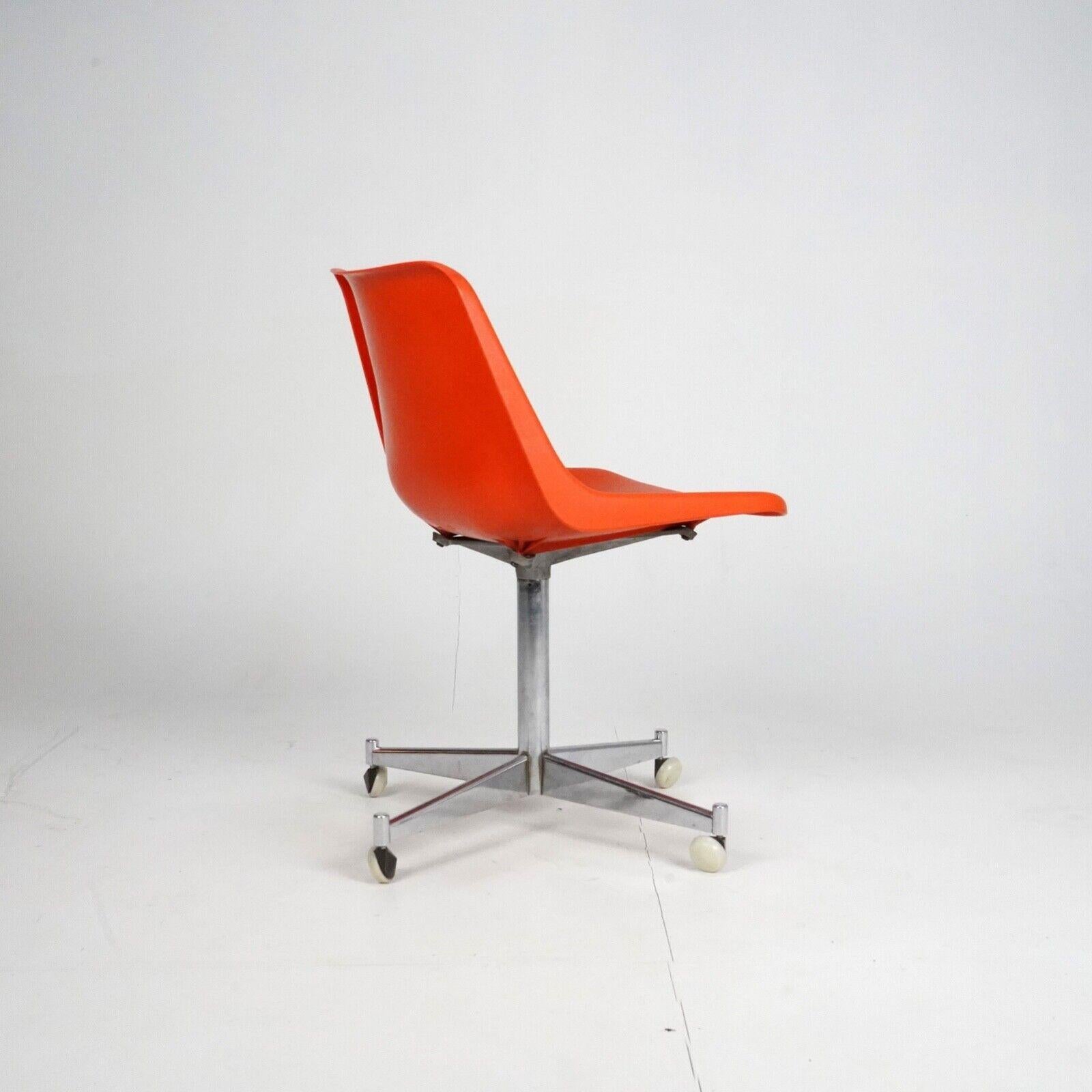 1960s Robin Day Swivel Chair by Hille In Good Condition In Dorchester, GB