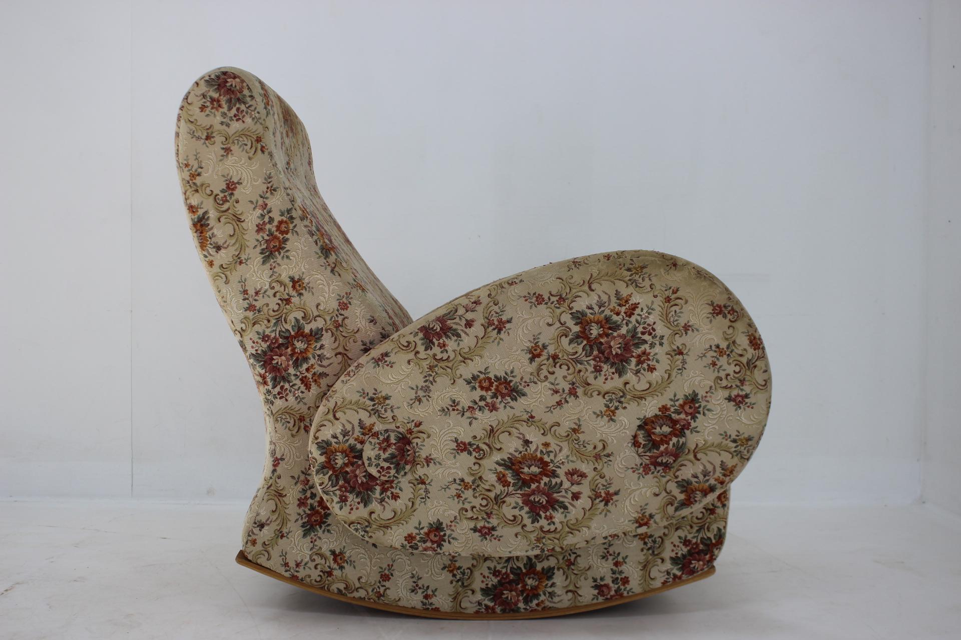 - good original condition 
- suitable for new upholstery 
- height of seat 37 cm.