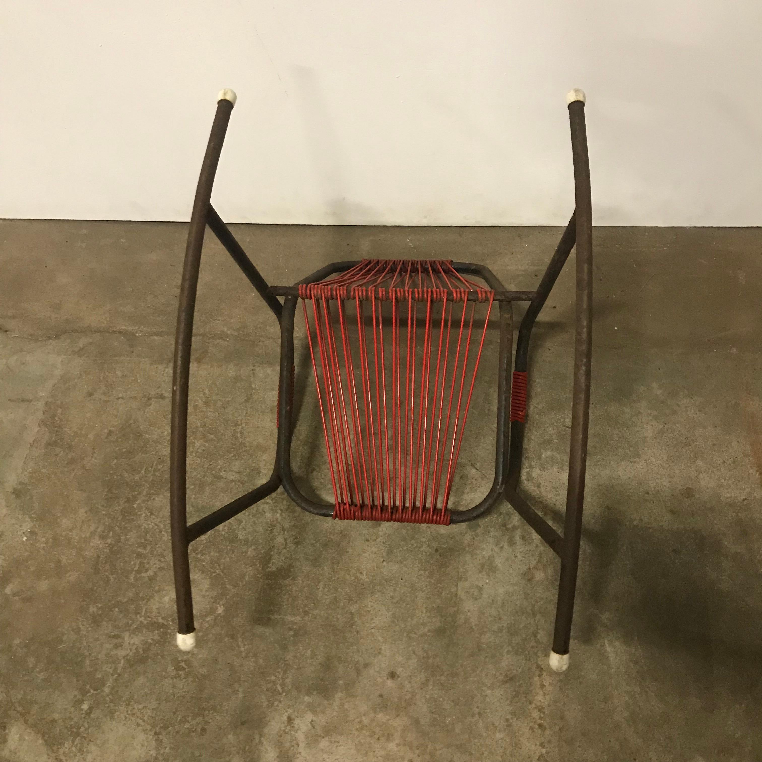 1960s Rocking Chair in Red Plastic Strings on Black Metal Frame For Sale 6