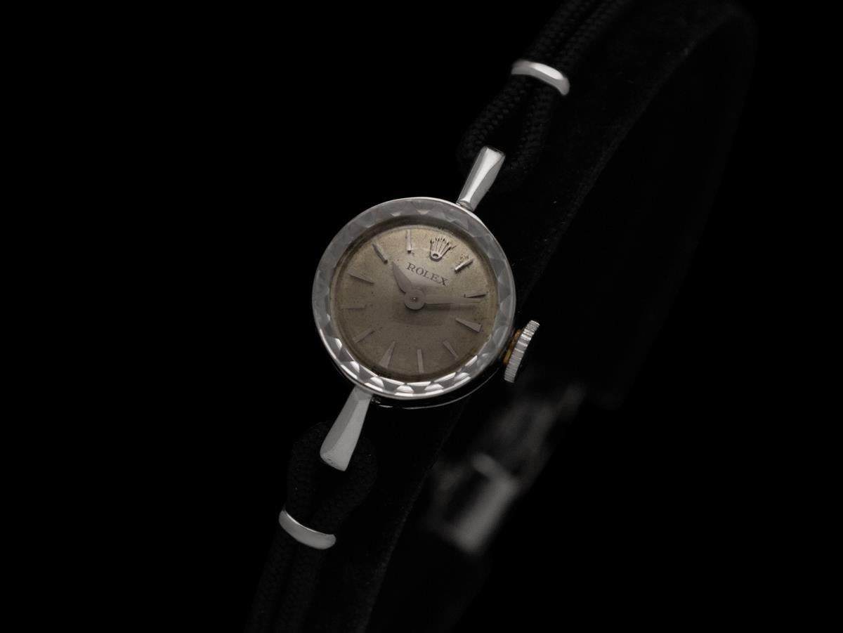Rolex Dress Watch da donna del 1960, quadrante argento - oro bianco 14 carati In condizioni ottime in vendita a Suwanee, GA