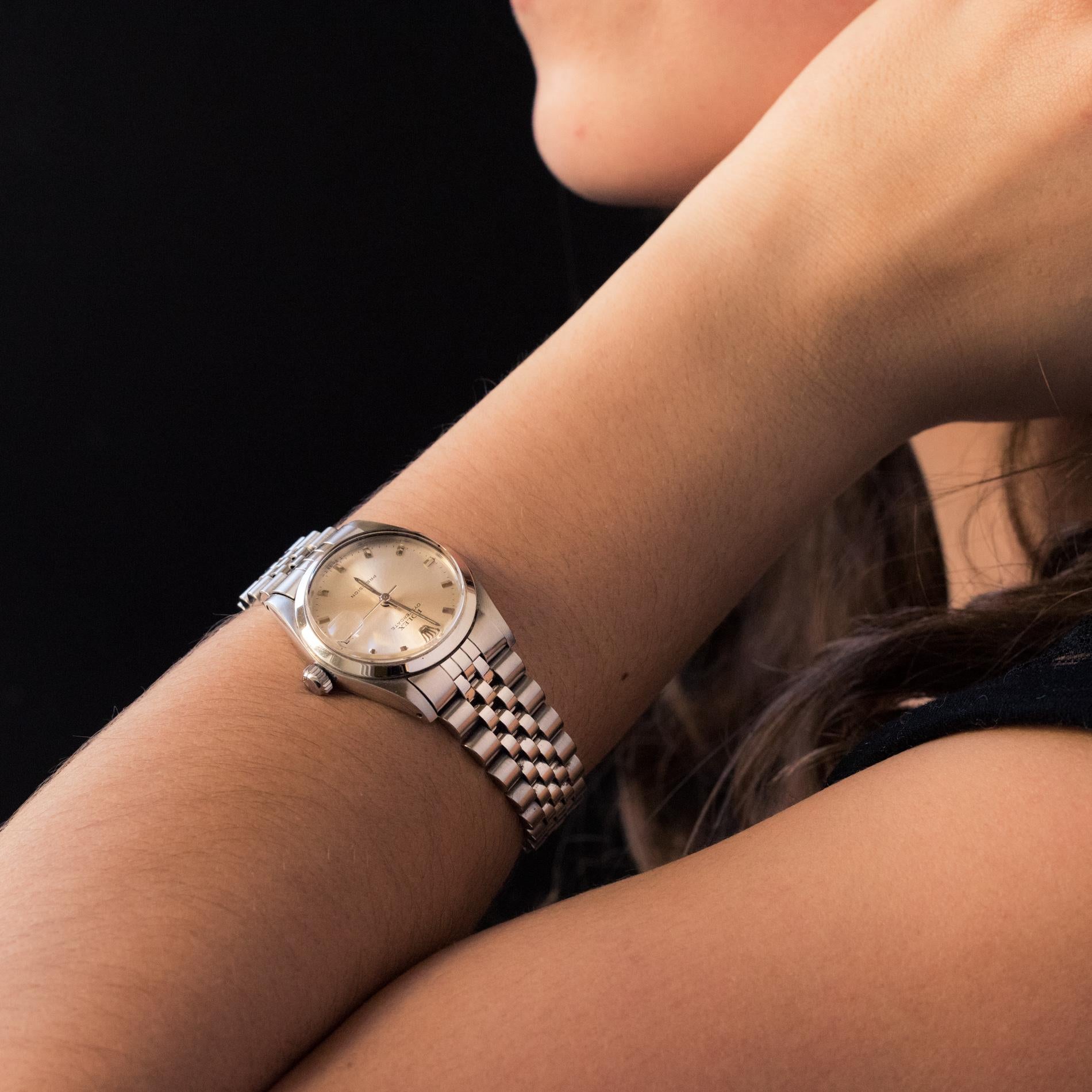 Bracelet watch in stainless steel signed Rolex Oysterdate Precision.
Date at 3 o'clock.
Glass with cycloloupe.
Automatic mechanical movement.
Original bracelet with double folding clasp with adjustable scale.
Numbered in the clasp W10- Swiss made -