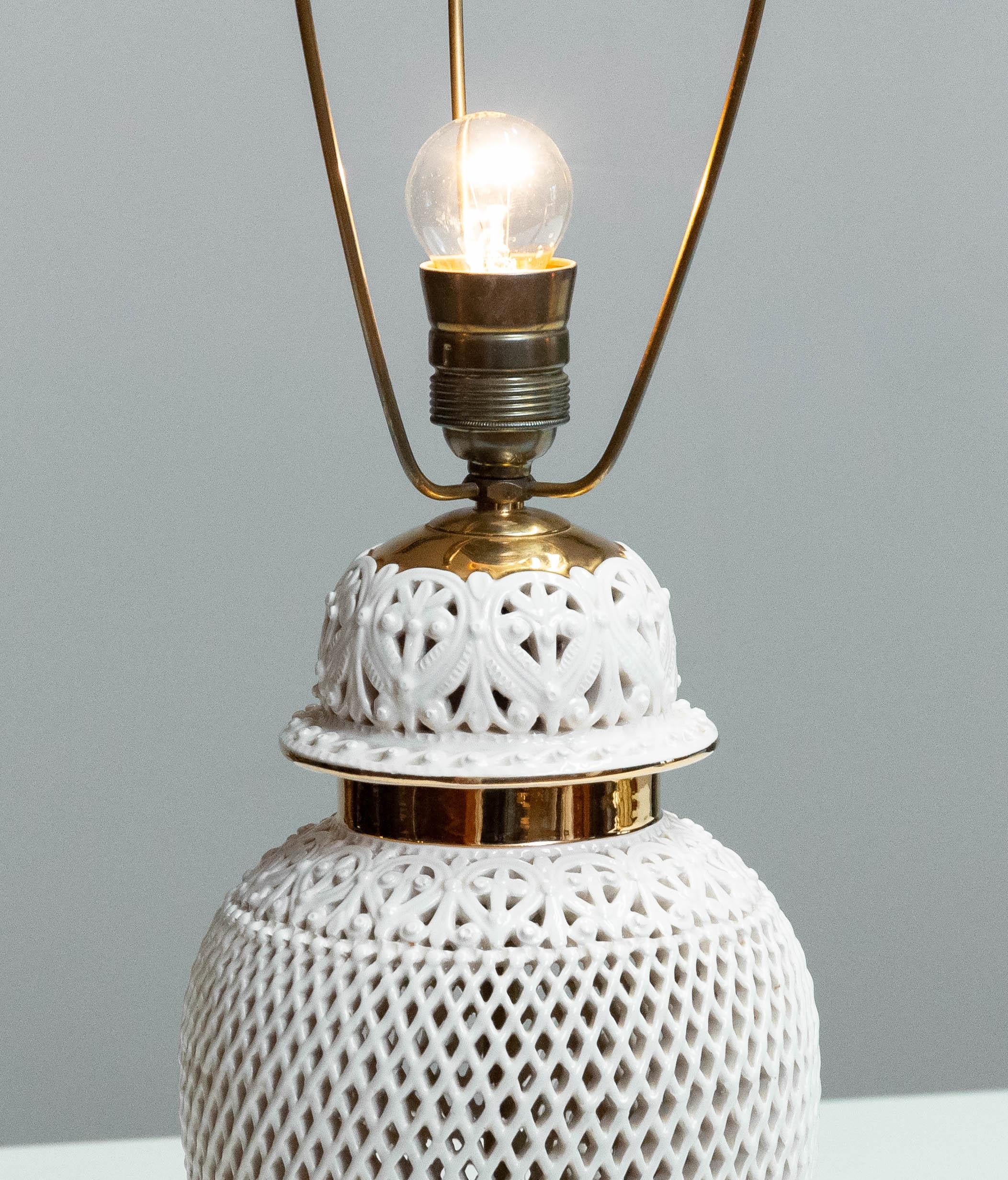 1960s Romantic White Glazed Ceramic Openwork Table Lamp from Italy In Good Condition For Sale In Silvolde, Gelderland