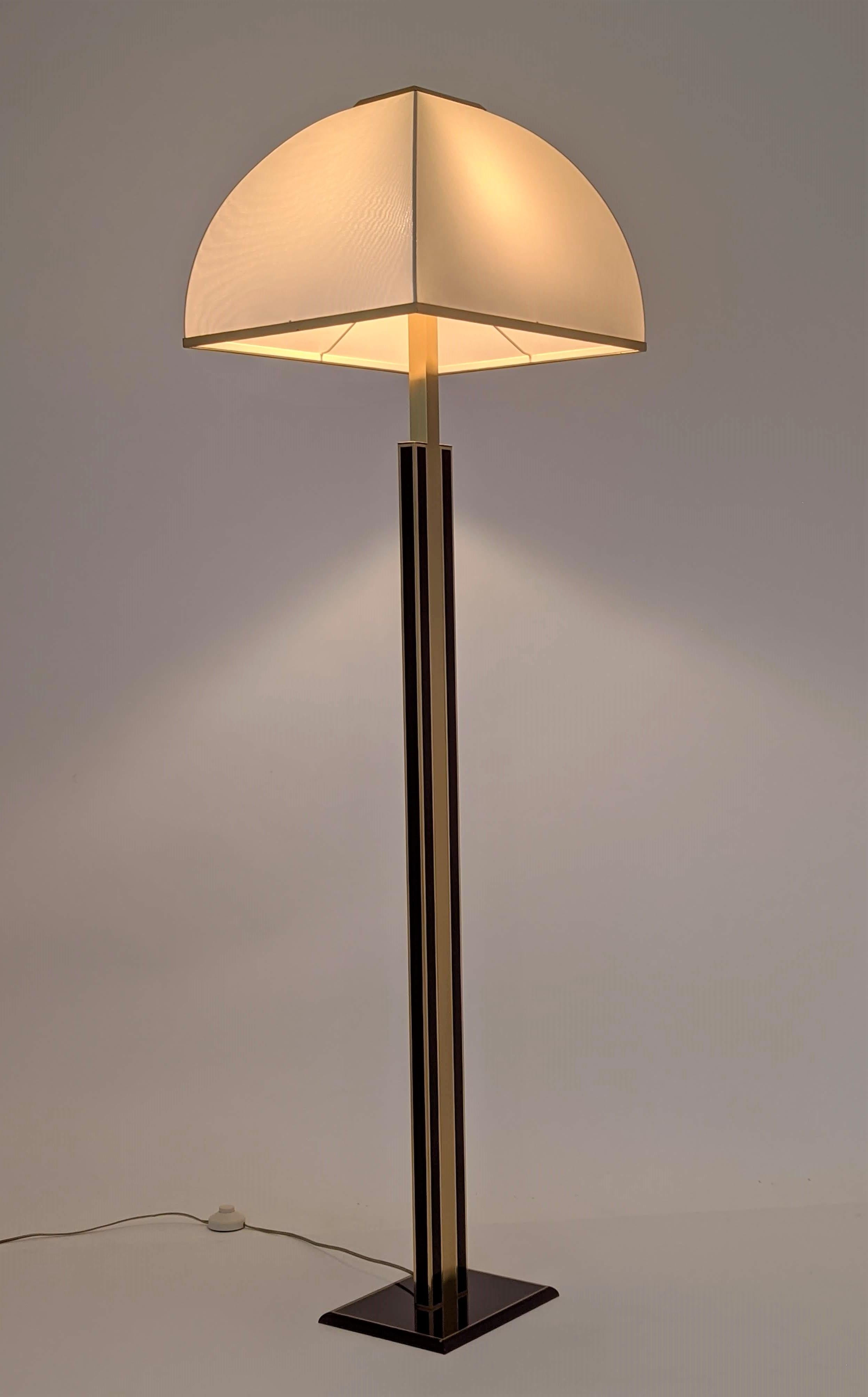 Romeo Rega Massive Stehlampe aus Messing, Italien, 1960er Jahre im Zustand „Gut“ im Angebot in St- Leonard, Quebec