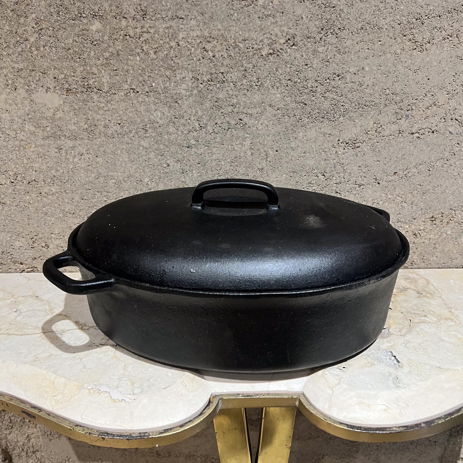 AMBIANIC presents
1960s Sweden Cooking Pot Large Casserole Cast Iron Pan
Stamp by maker
Ronab Ronneby Design Sigurd Persson Large Casserole Pot Sweden
6.5 h x 14 w x 10.25 d
Preowned vintage
Refer to images