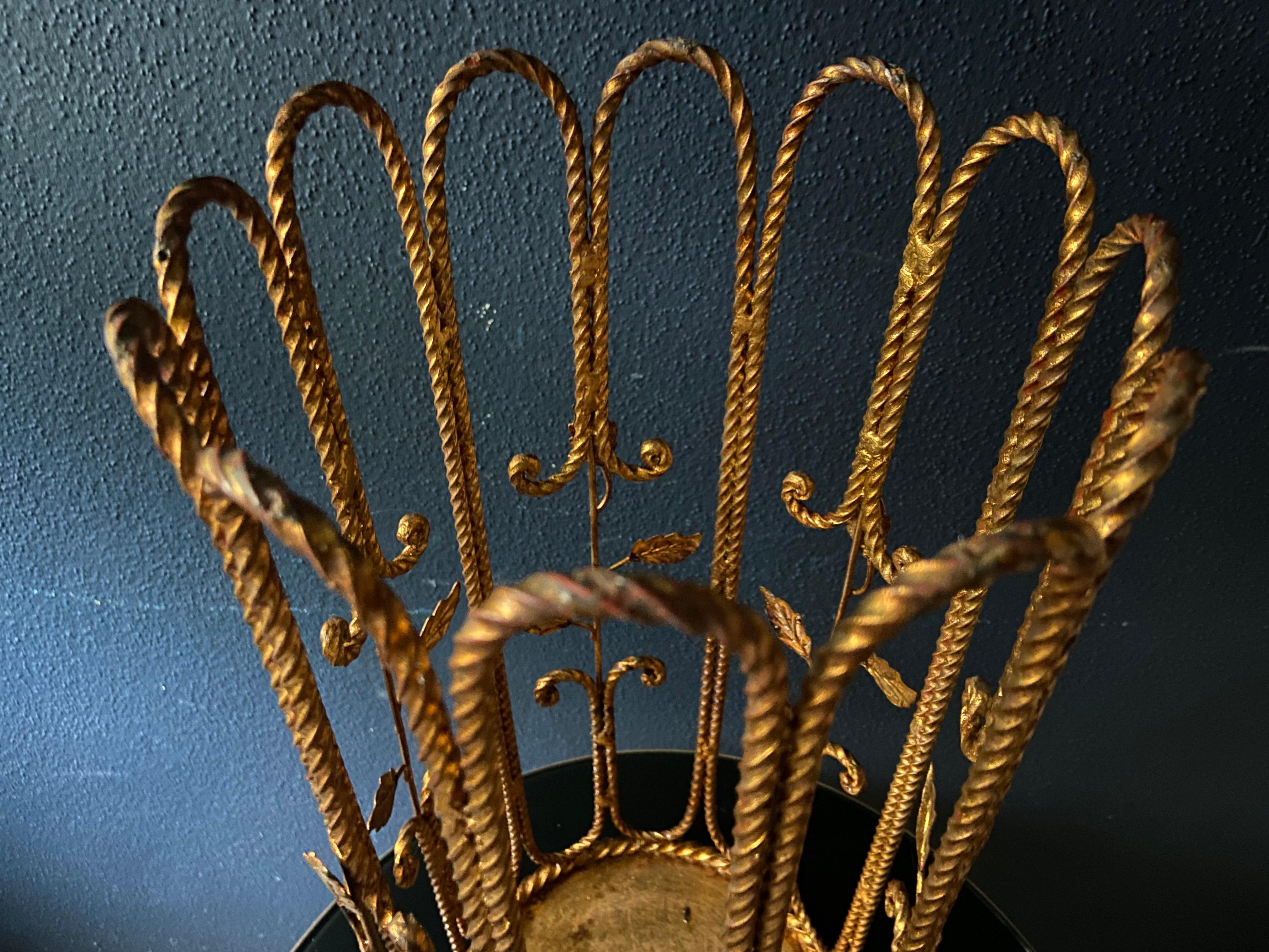 1960's Roped Umbrella Stand in Brass with Leaves In Good Condition For Sale In Cork, IE