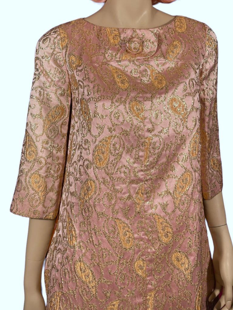 1960’s Rose Gold Metallic Brocade Empire Mini Dress In Good Condition For Sale In Greenport, NY