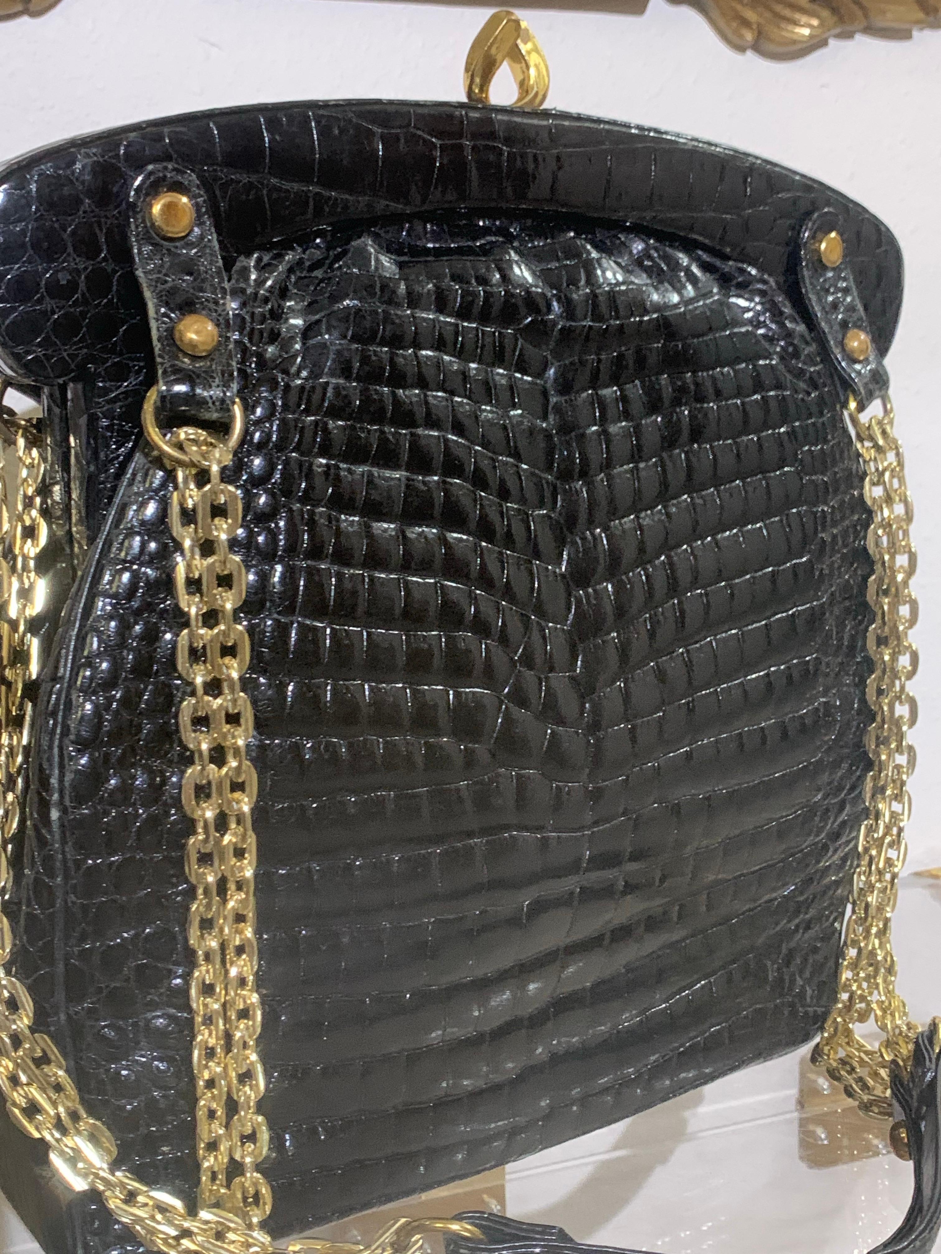 1960s Rosenfeld Black Center-Skin Crocodile Purse w Bowed Top Closure & Chain For Sale 2