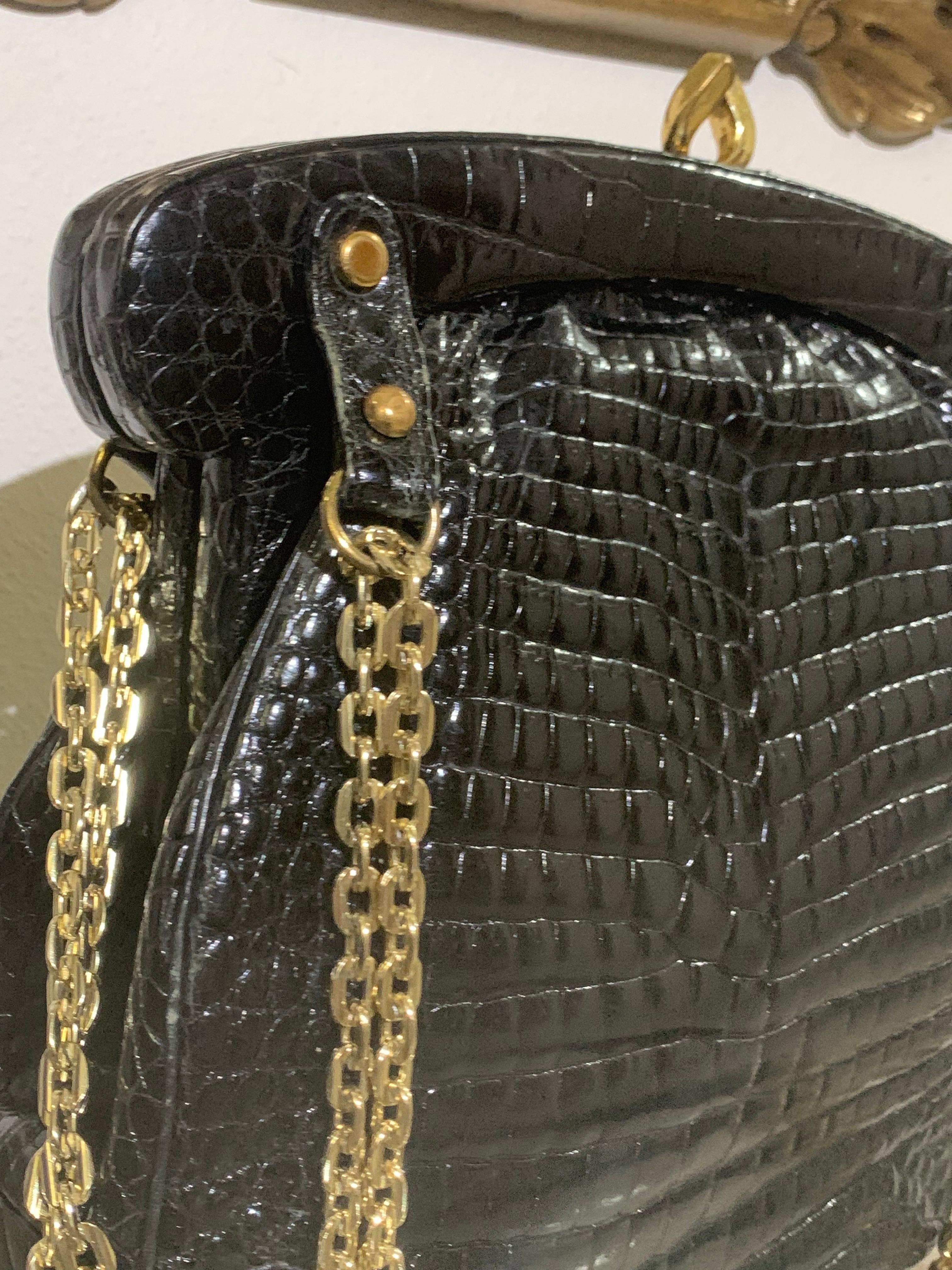 1960s Rosenfeld Black Center-Skin Crocodile Purse w Bowed Top Closure & Chain For Sale 3