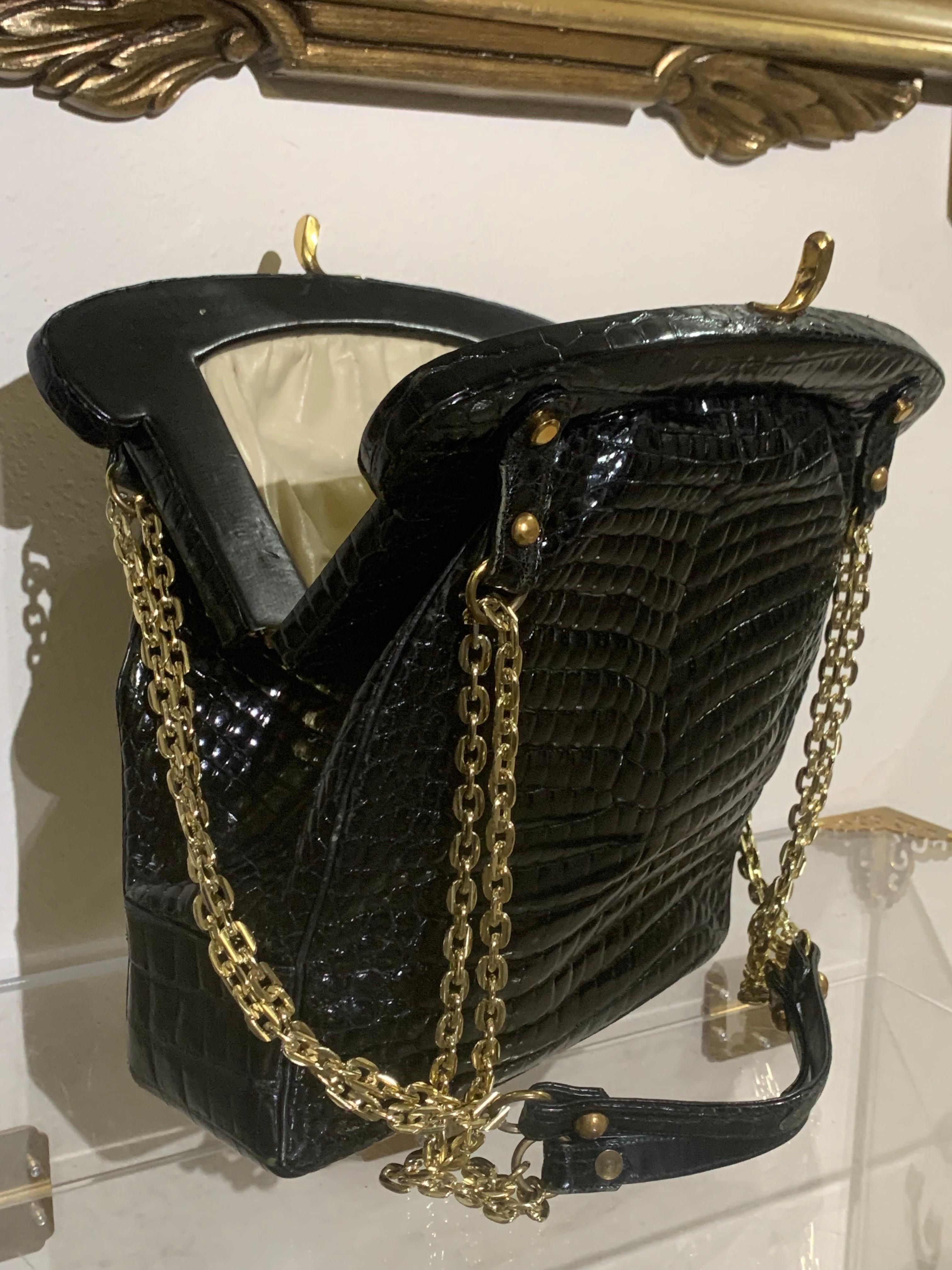 1960s Rosenfeld Black Center-Skin Crocodile Purse w Bowed Top Closure & Chain For Sale 4