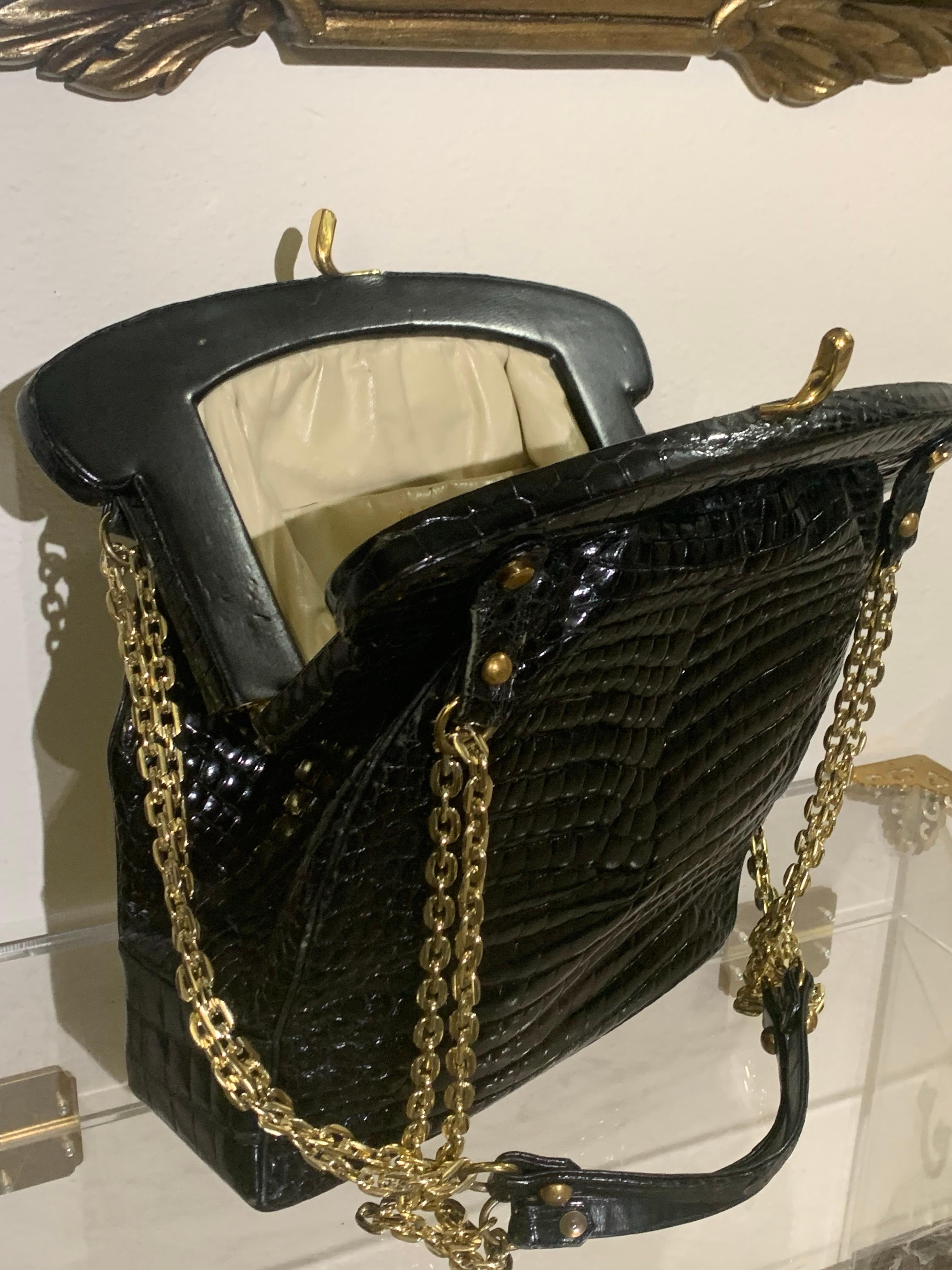 1960s Rosenfeld Black Center-Skin Crocodile Purse w Bowed Top Closure & Chain For Sale 5
