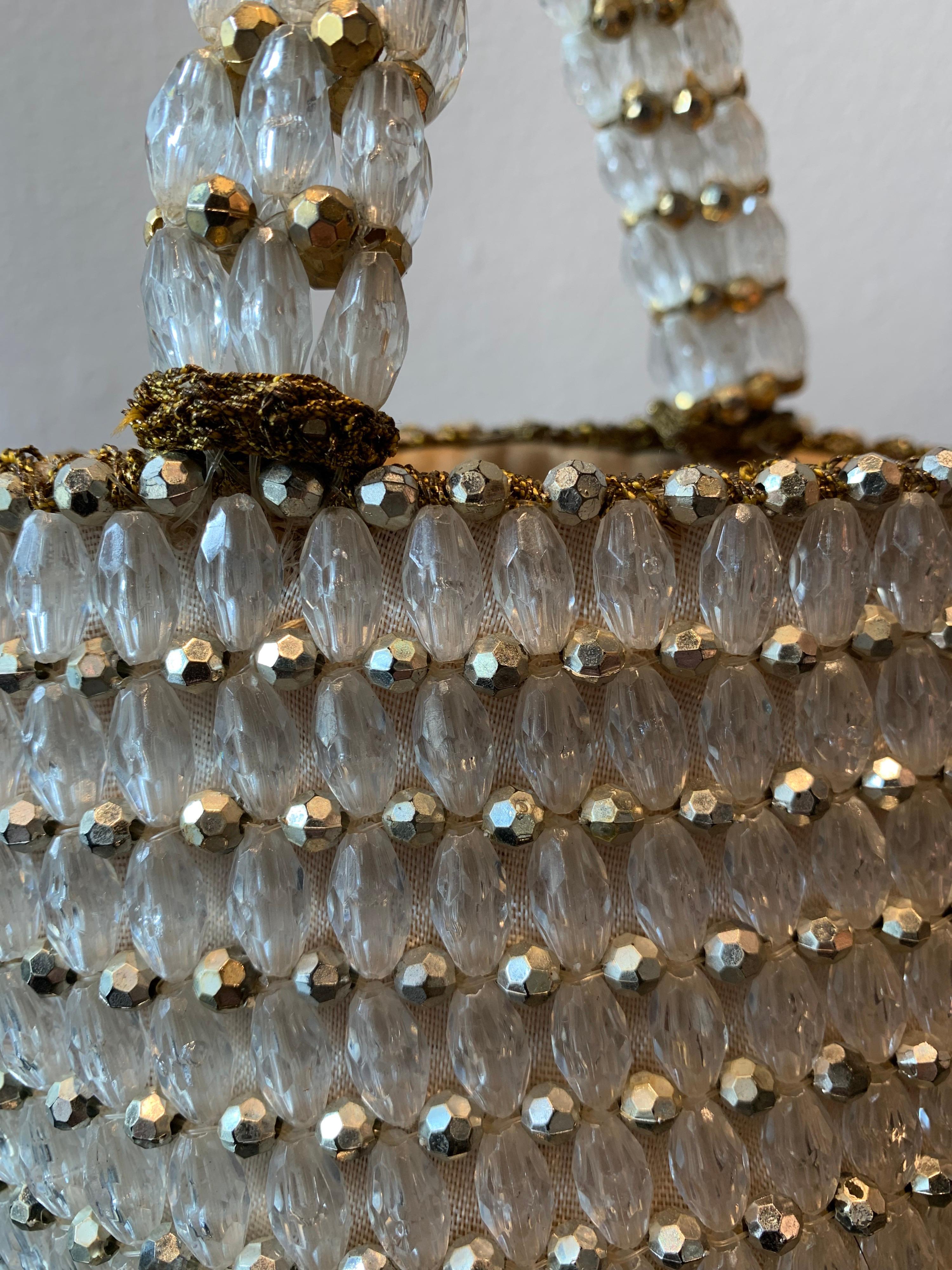 1960er Jahre Rosenfeld Italienisch Lucite Perlen Resort Hand Korb Geldbörse W / Lamé Crochet  im Zustand „Hervorragend“ im Angebot in Gresham, OR