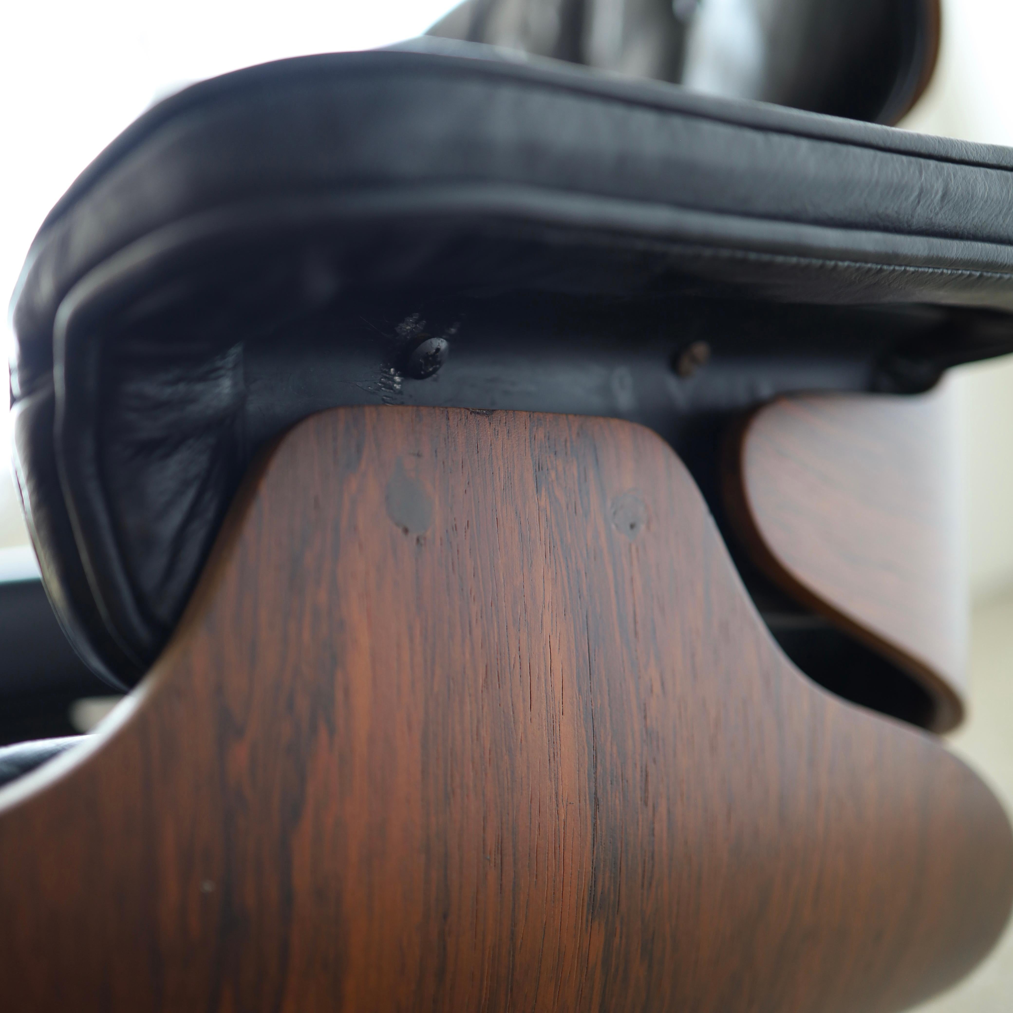 1960s Rosewood Eames Chair + Ottoman For Sale 1