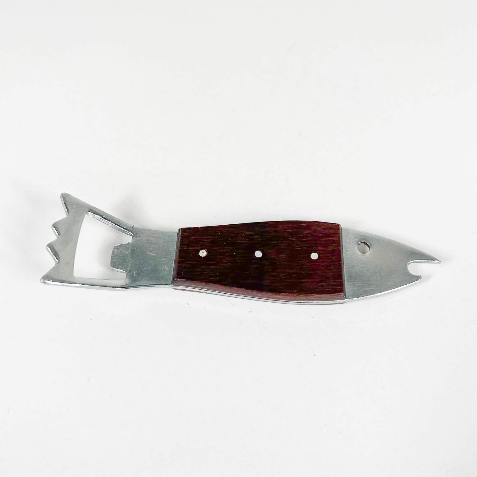 1960s Handy Rosewood Fish Bottle Opener Modernist 
Style of Carl Auböck
Unmarked. 
Stainless steel and rosewood.
5.75 w x 1d x 1.38 h
Preowned original vintage condition.
Please see images.