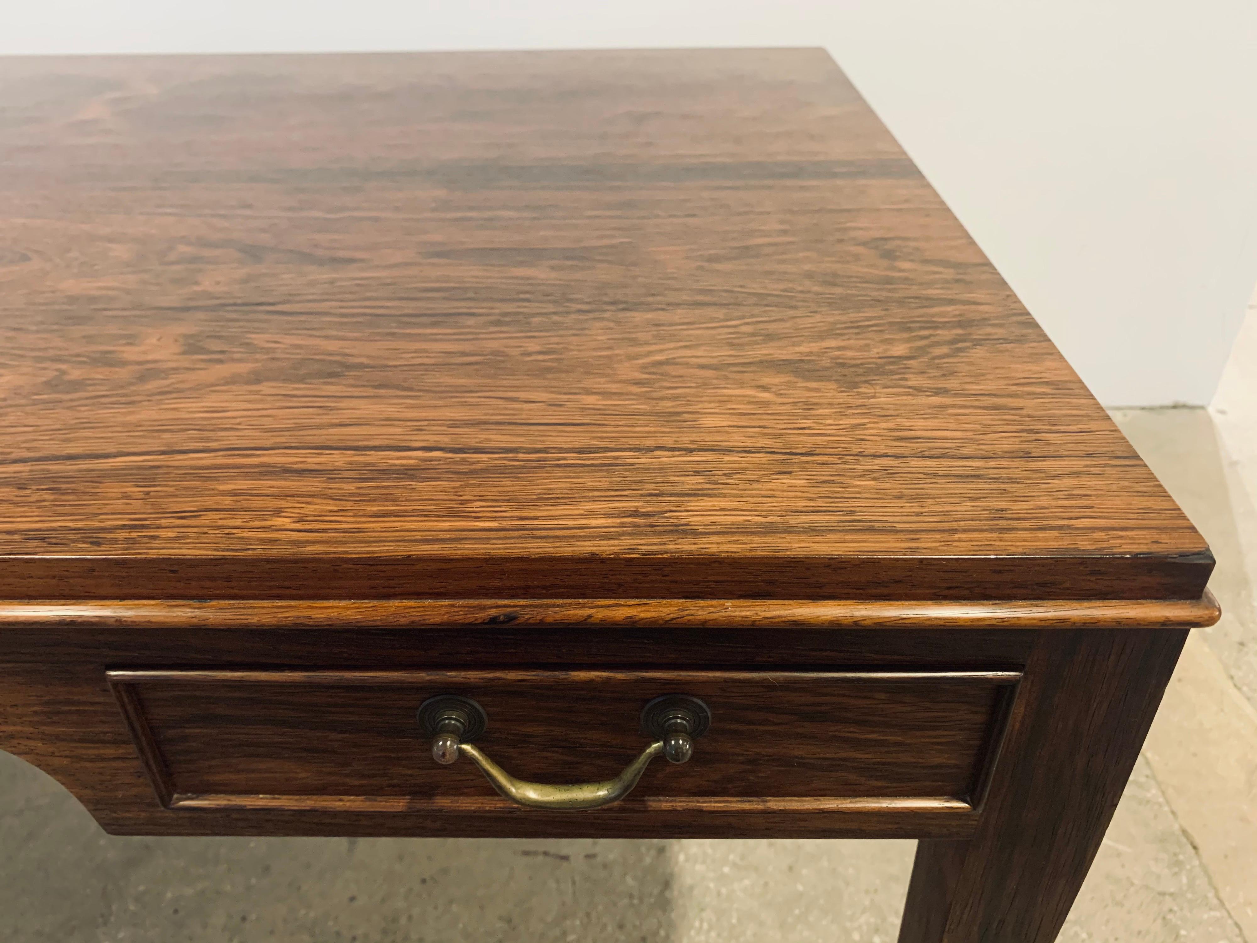 Table basse danoise Frits Henningsen en bois de rose des années 1960 en vente 5