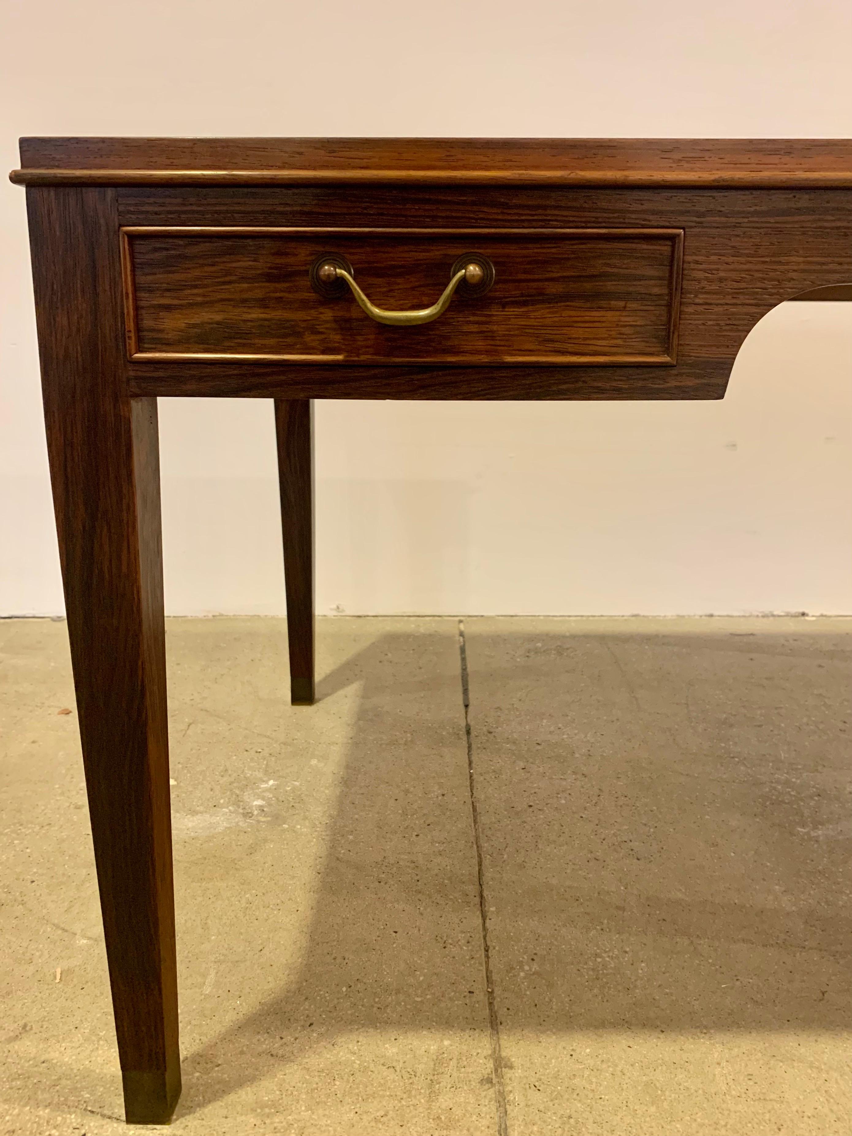 Table basse danoise Frits Henningsen en bois de rose des années 1960 en vente 7