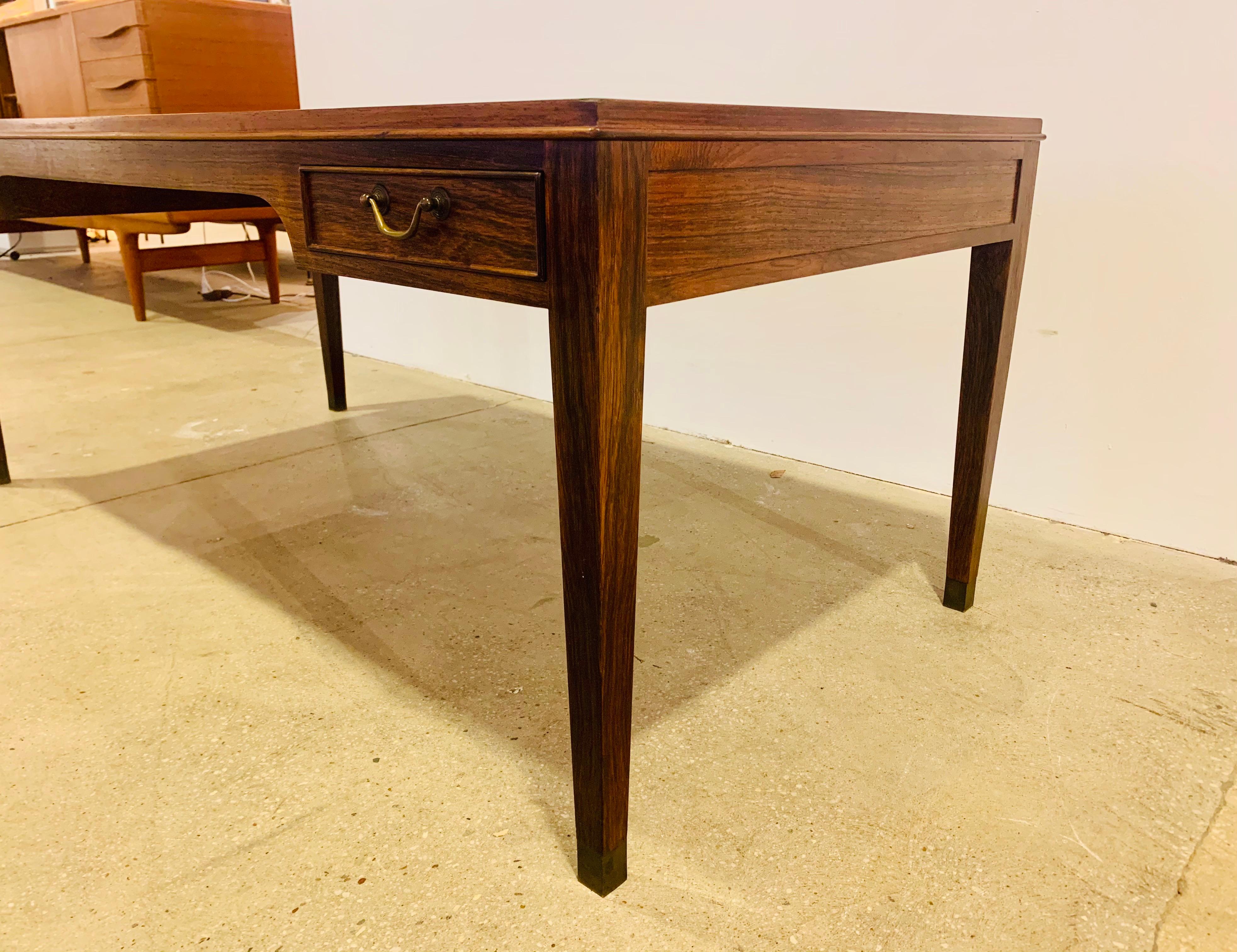 1960s Rosewood Frits Henningsen Danish Coffee Table In Excellent Condition For Sale In New York, NY