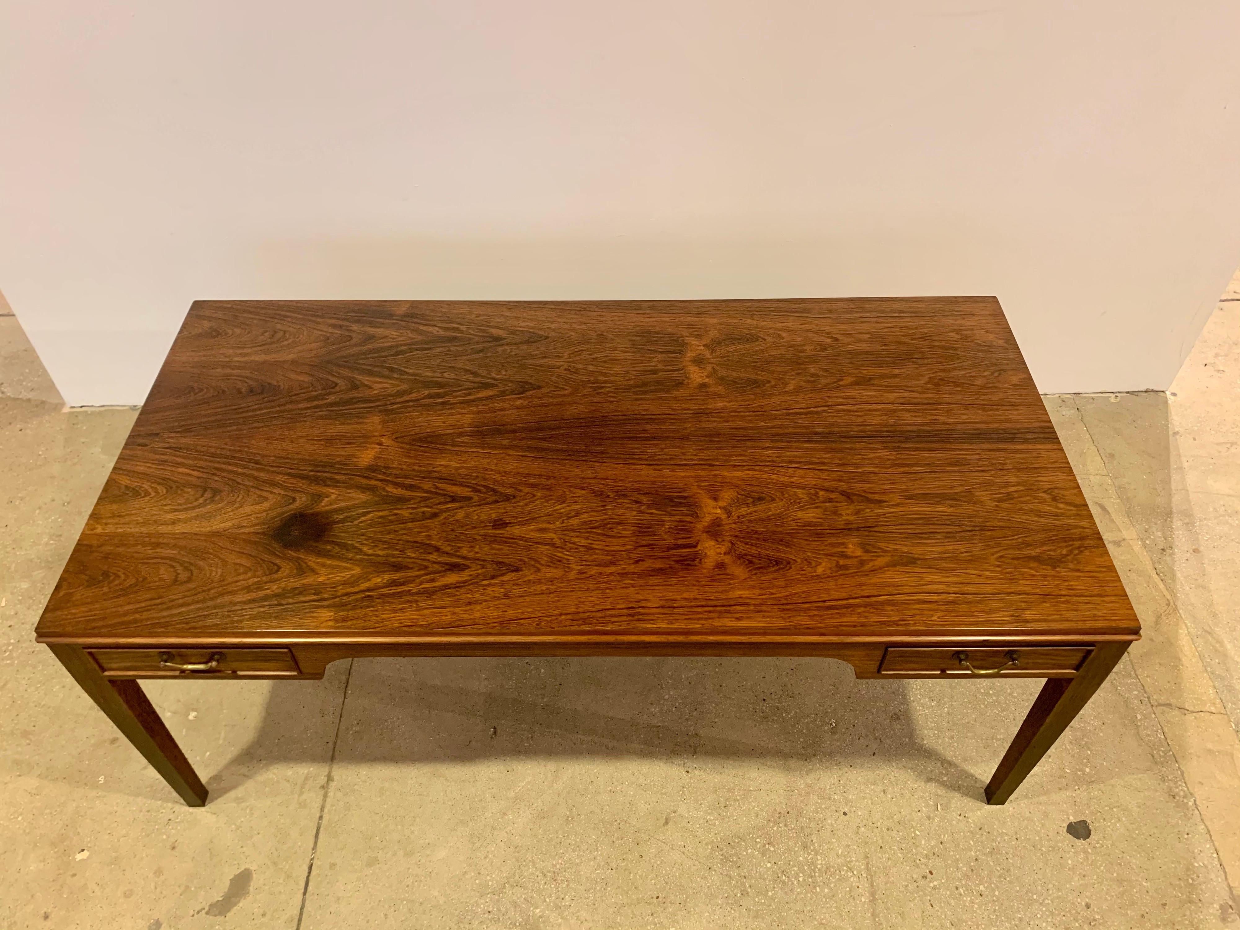 Laiton Table basse danoise Frits Henningsen en bois de rose des années 1960 en vente