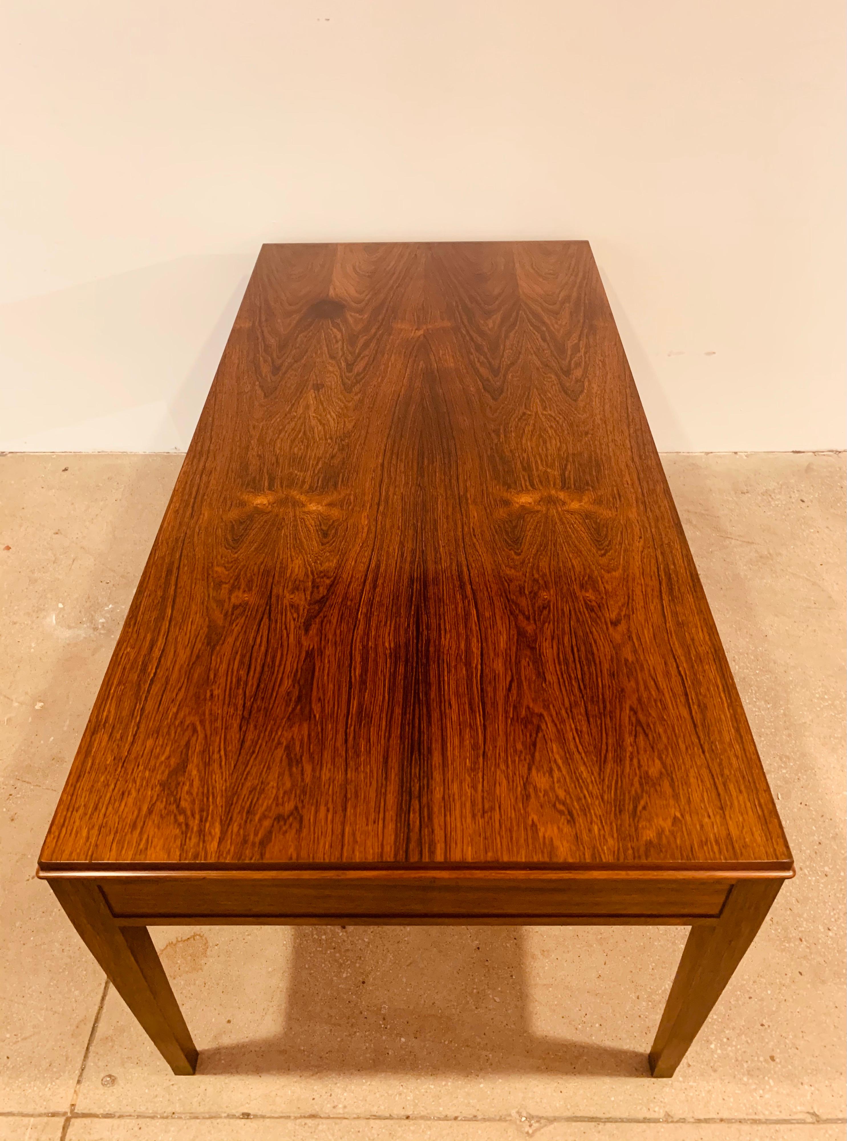 Table basse danoise Frits Henningsen en bois de rose des années 1960 en vente 2