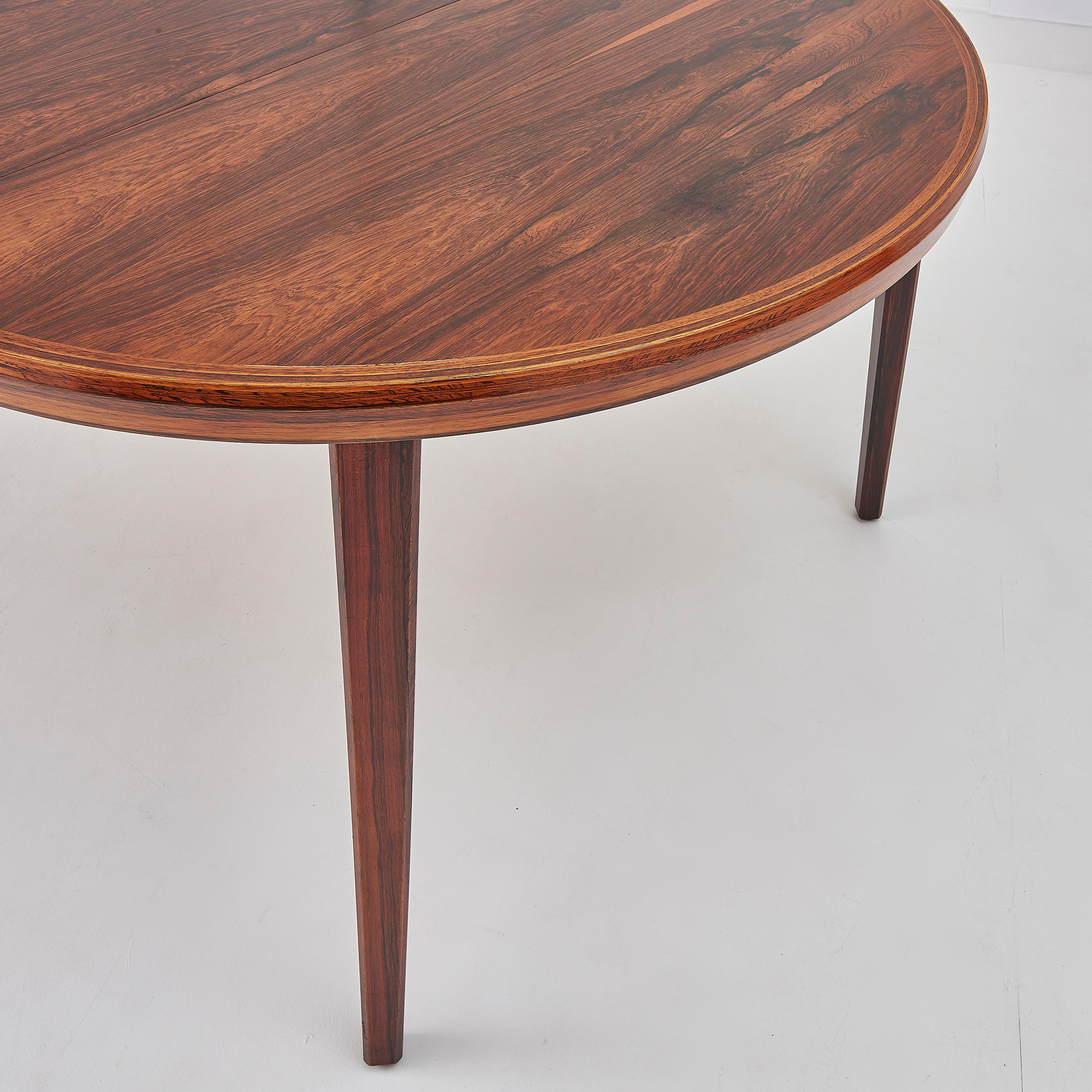 Mesa de comedor extensible danesa de mediados del siglo XX de palisandro de los años 60 Danés en venta