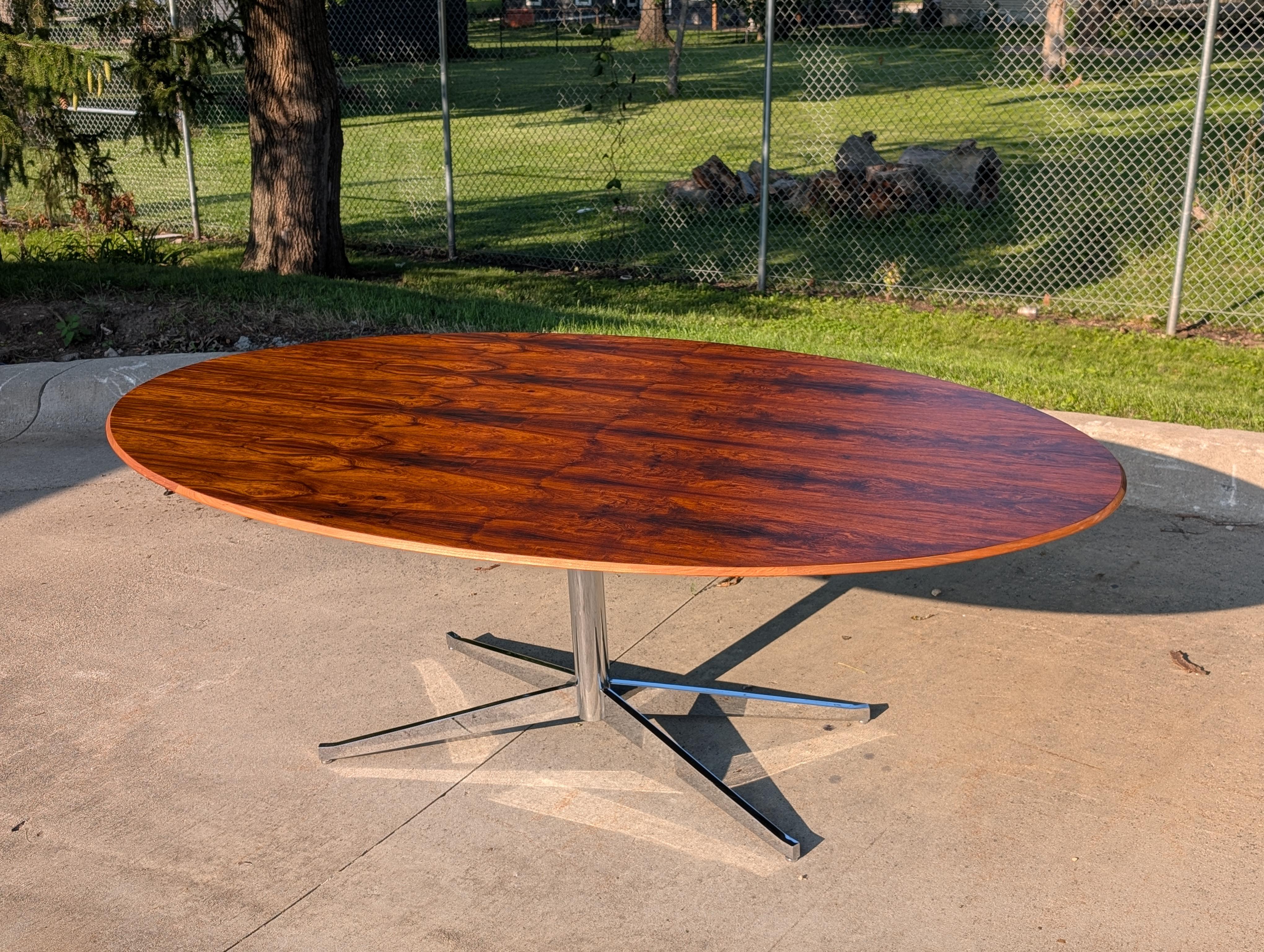 Mid-Century Modern 1960s Rosewood Oval Table in the Style of Florence Knoll For Sale