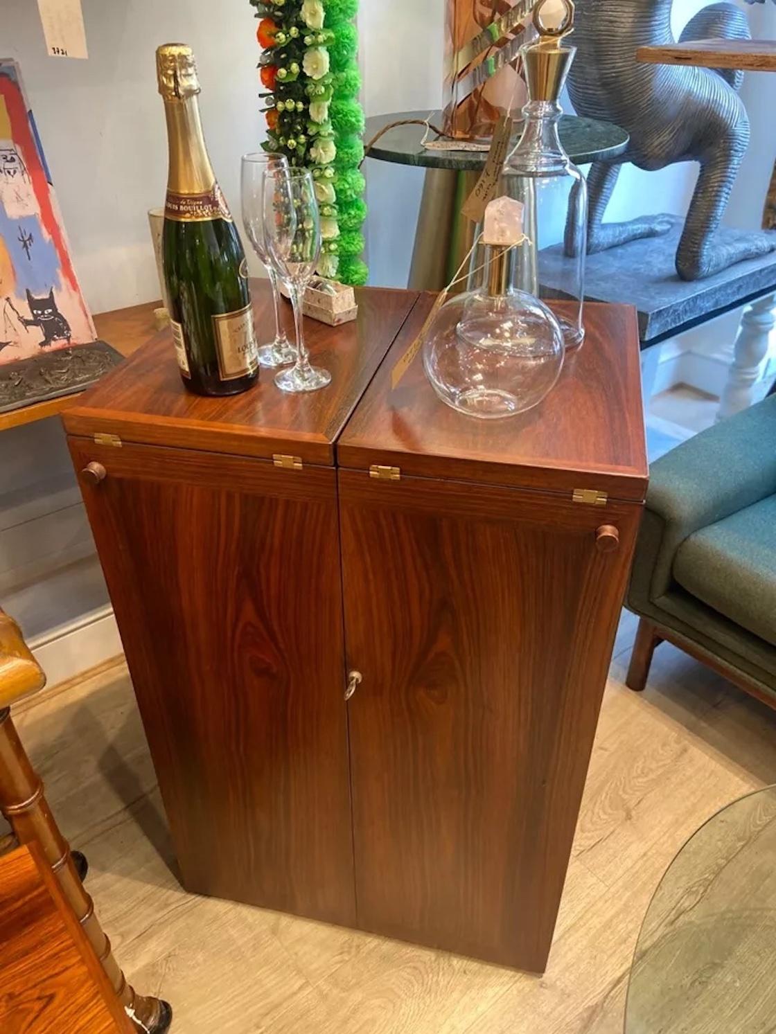 A rare vintage Danish, 1960’s Rosewood foldout drinks bar & cabinet by maker Dyrlund.
An example of exceptional craftsmanship the cabinet is made from rosewood making it a real precious timeless piece.
A main addition to any interior entertaining