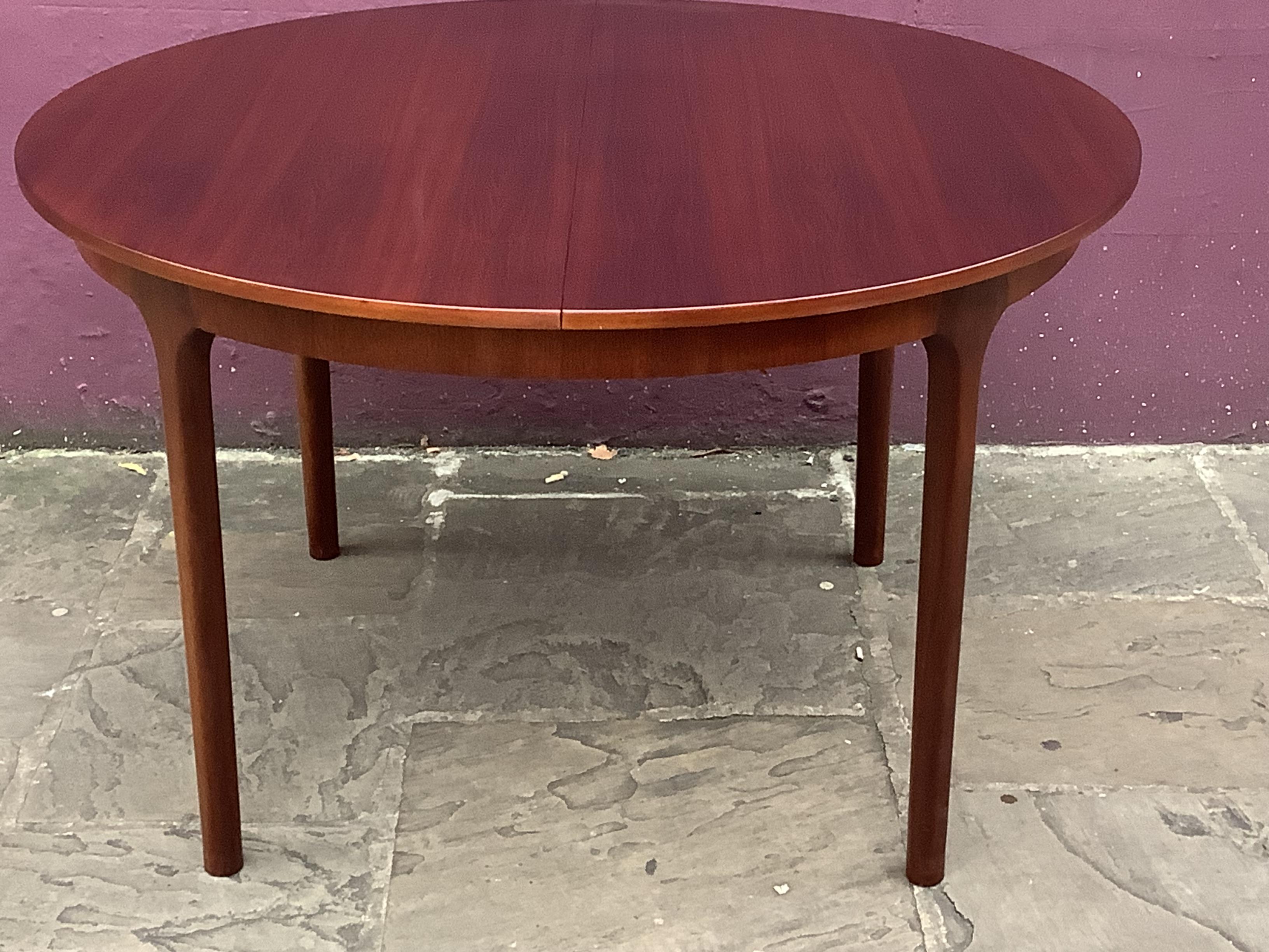 Mesa de comedor redonda extensible de palisandro de los años 60, de Mclntosh en Bueno estado para la venta en London, Lambeth