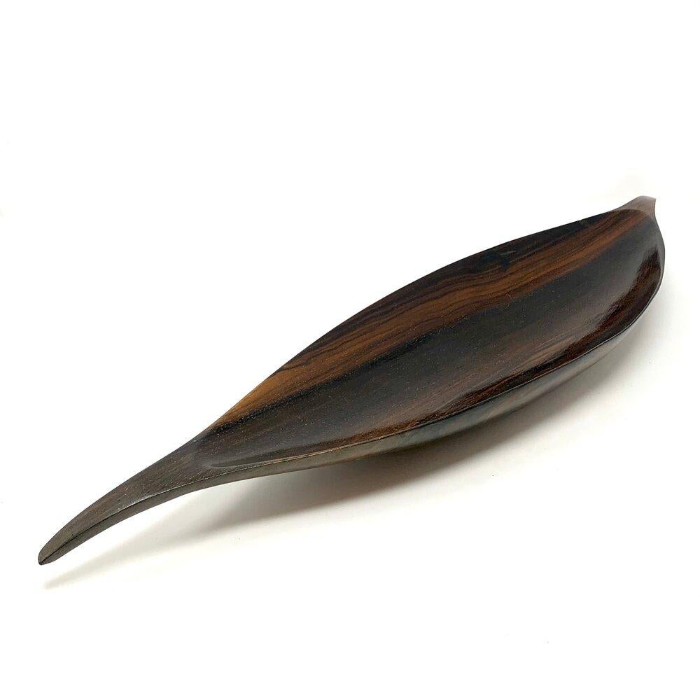 1960s Rosewood sculptural bowl in the style of American woodcarver Emil “Emilan” Milan. A beautiful example of classic mid-century design, in excellent condition.

Width: 24.5 in / depth: 5.75 in / height: 2 in.