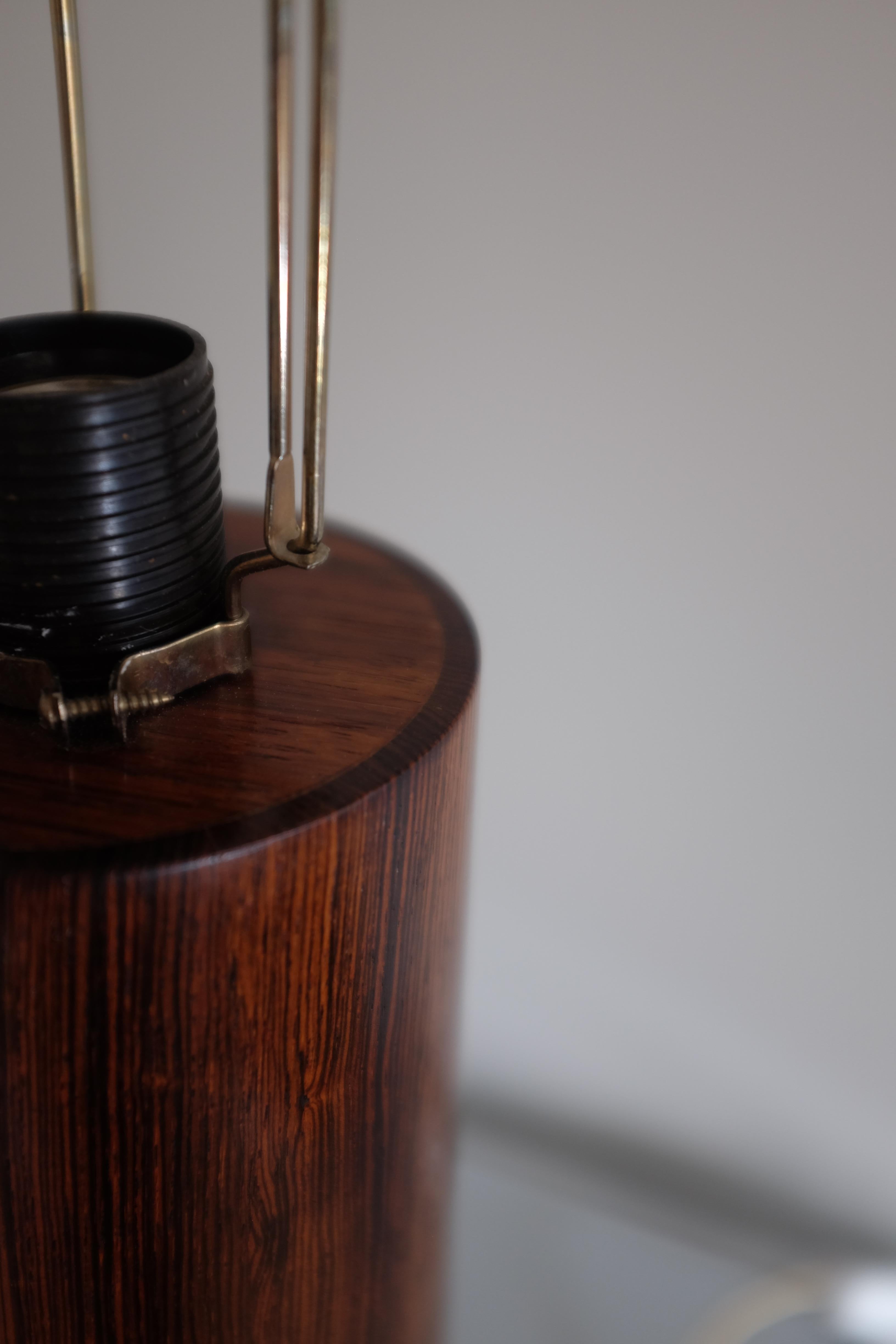 Impressive Rosewood table lamp designed by Luxus Vittsjö, Sweden. Cylindric rosewood lamp base with makers label visible. In a very good condition with few signs of wear. Sold without the lamp shade.

Dimensions: H 22.7 in. x W 4.25 in (including