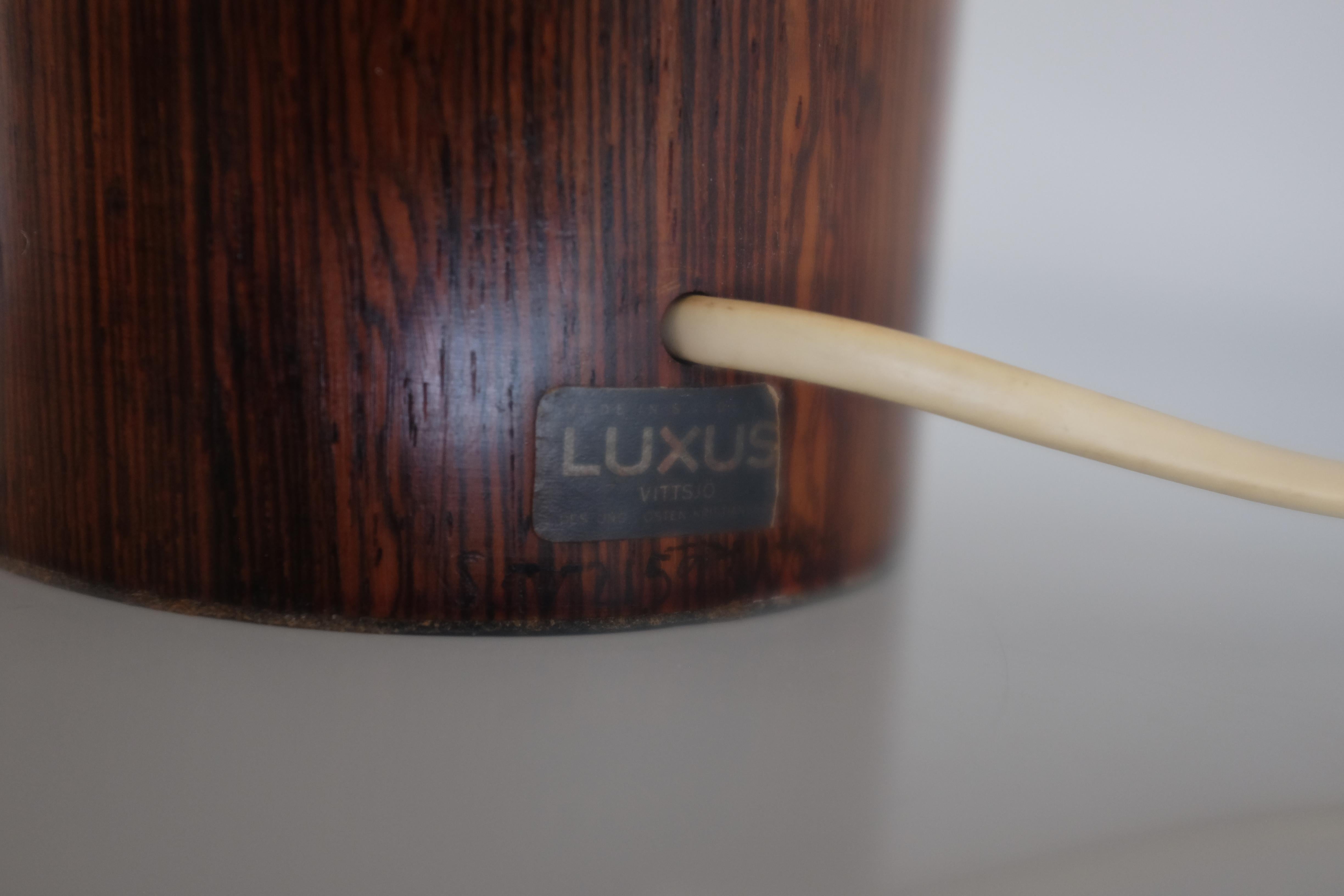 Milieu du XXe siècle Lampe de table en bois de rose des années 1960 par Luxus en vente