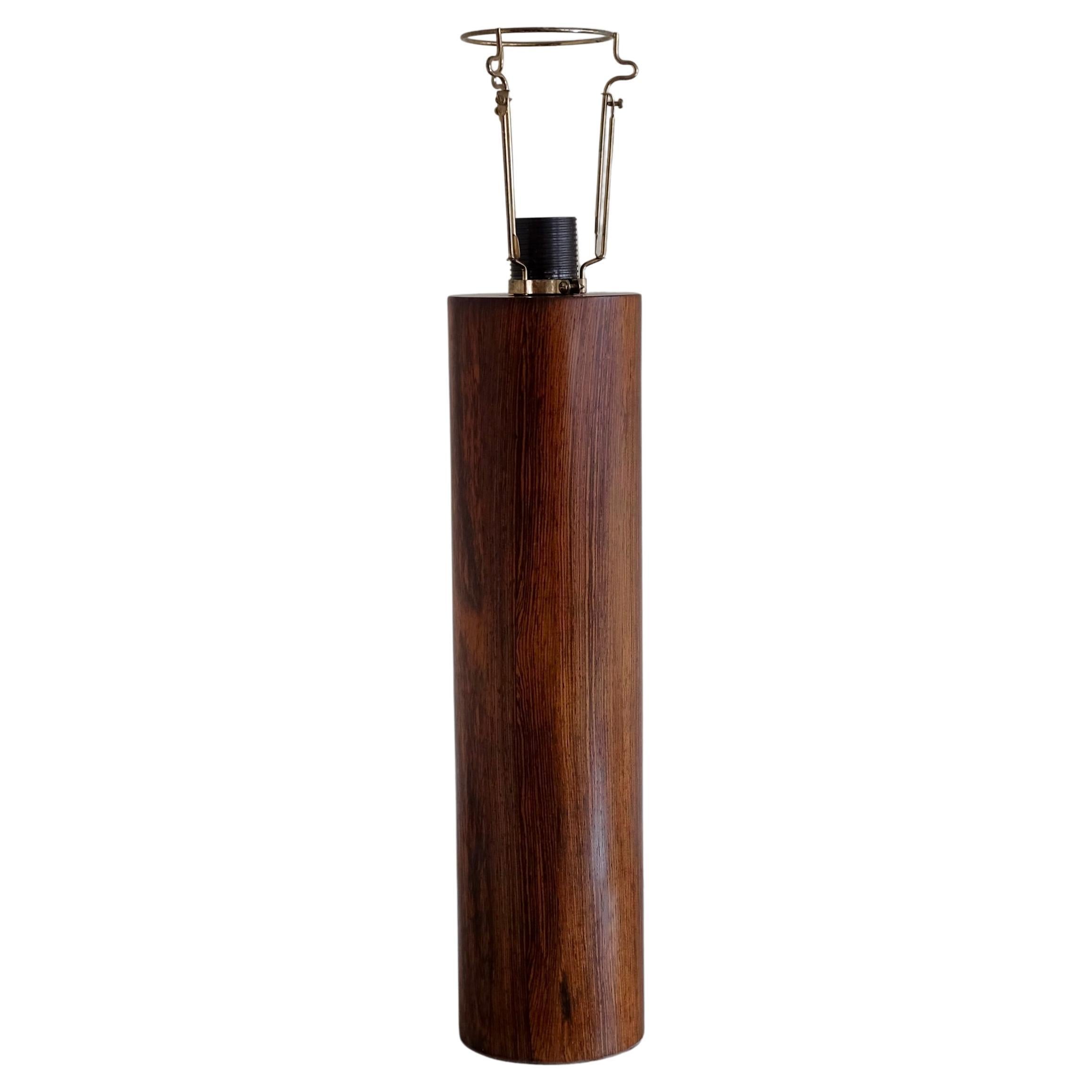 Lampe de table en bois de rose des années 1960 par Luxus en vente