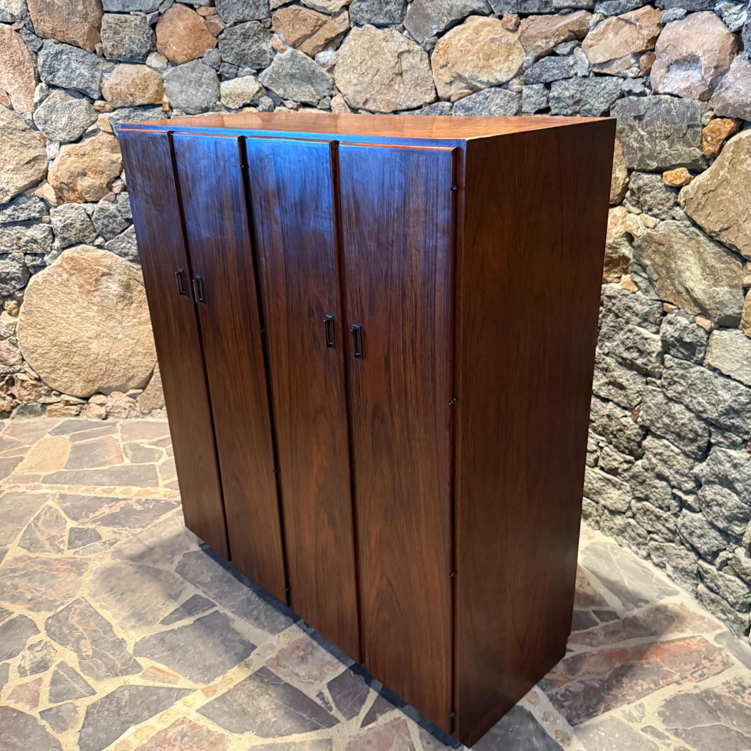 Americano 1960 Jack Cartwright Cabinet Dresser in legno di palissandro Founders Mid Century Modern in vendita