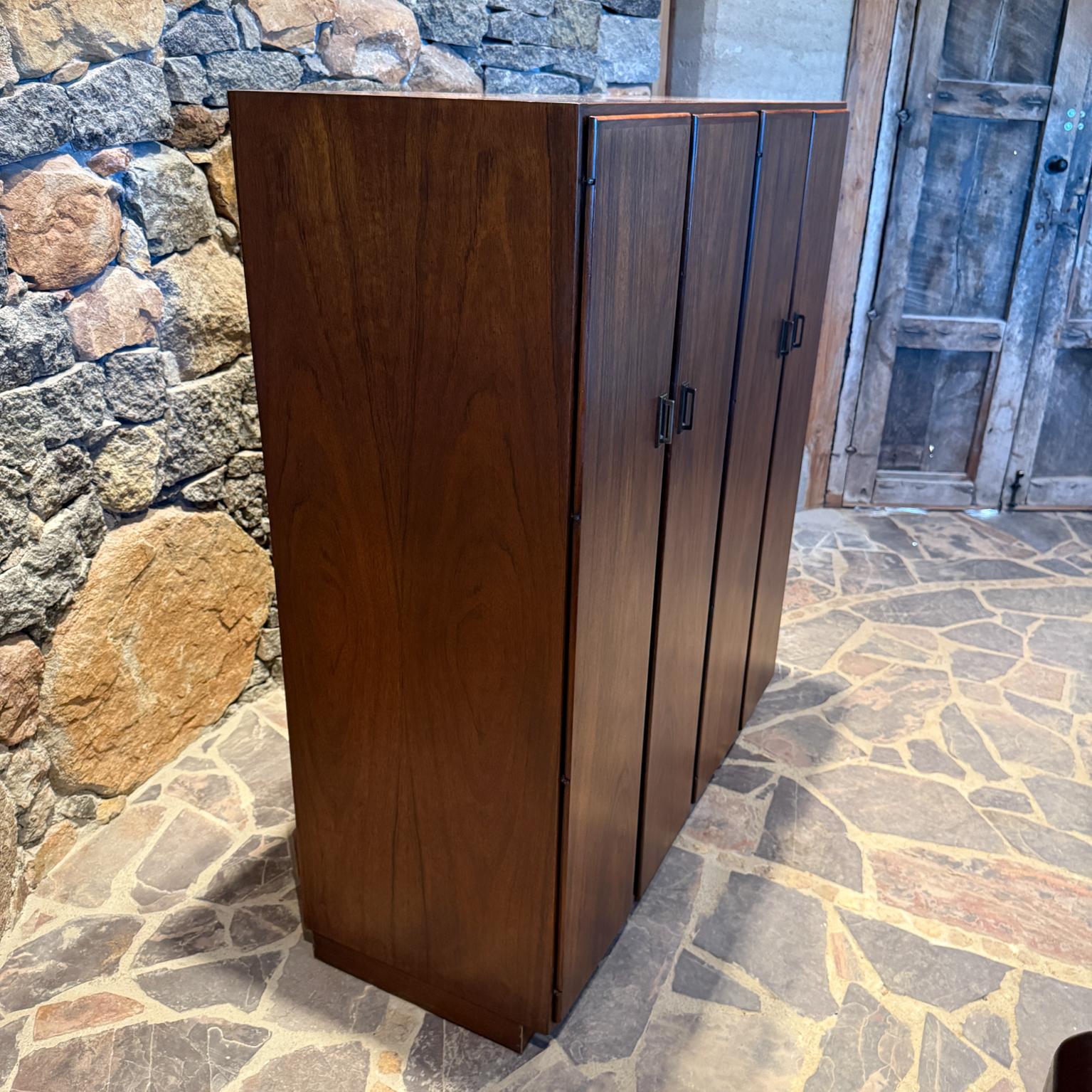 1960 Jack Cartwright Cabinet Dresser in legno di palissandro Founders Mid Century Modern In condizioni buone in vendita a Chula Vista, CA