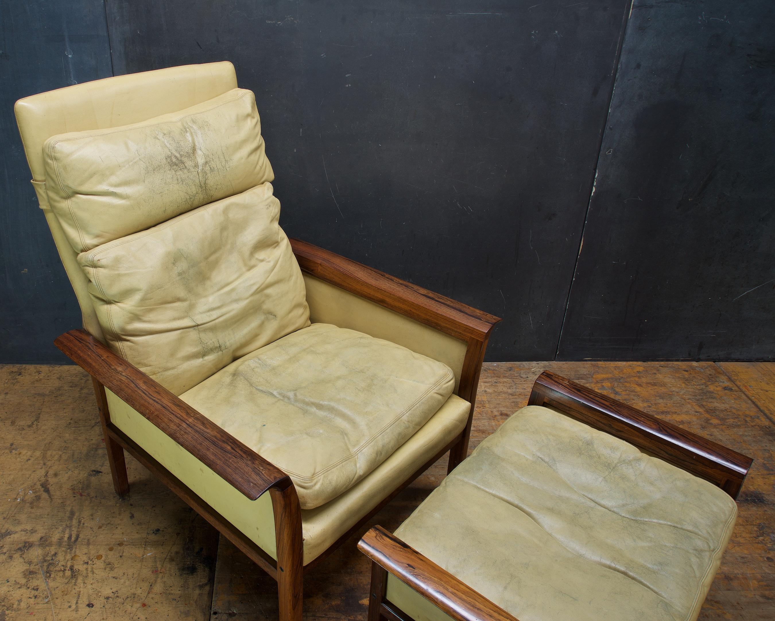 Buttercream Leather and Rosewood Model Nº924 Lounge Chair Ottoman by Knut Sæter for Vatne Mobler of Norway. 

Dingy discolored cream yellow, with some cracking to the top surface of the leather, but no rips or holes. 

Chair W 30 x D 34 x H 39 in. /
