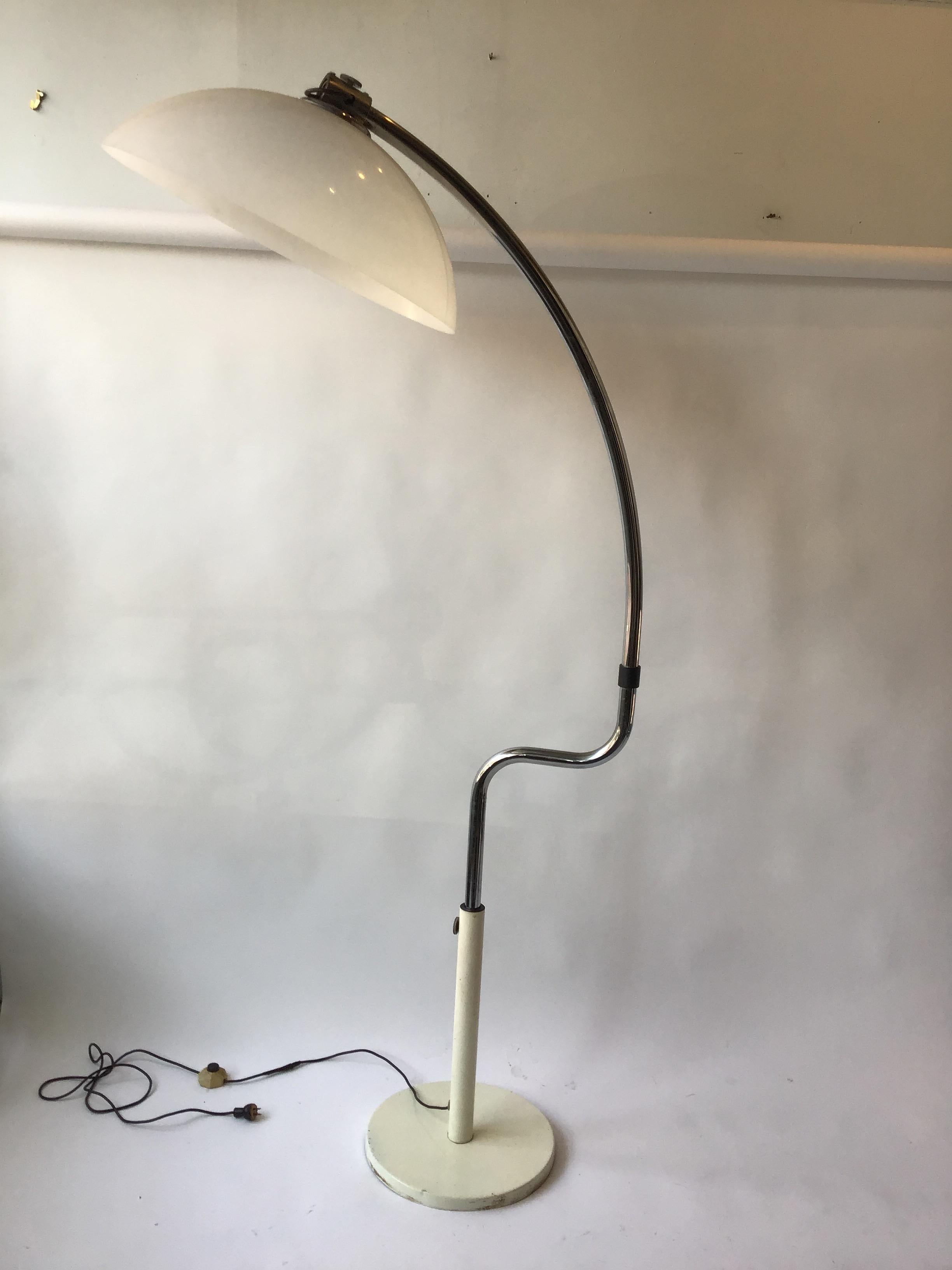 1960s Rotating Chrome Floor Lamp In Good Condition In Tarrytown, NY