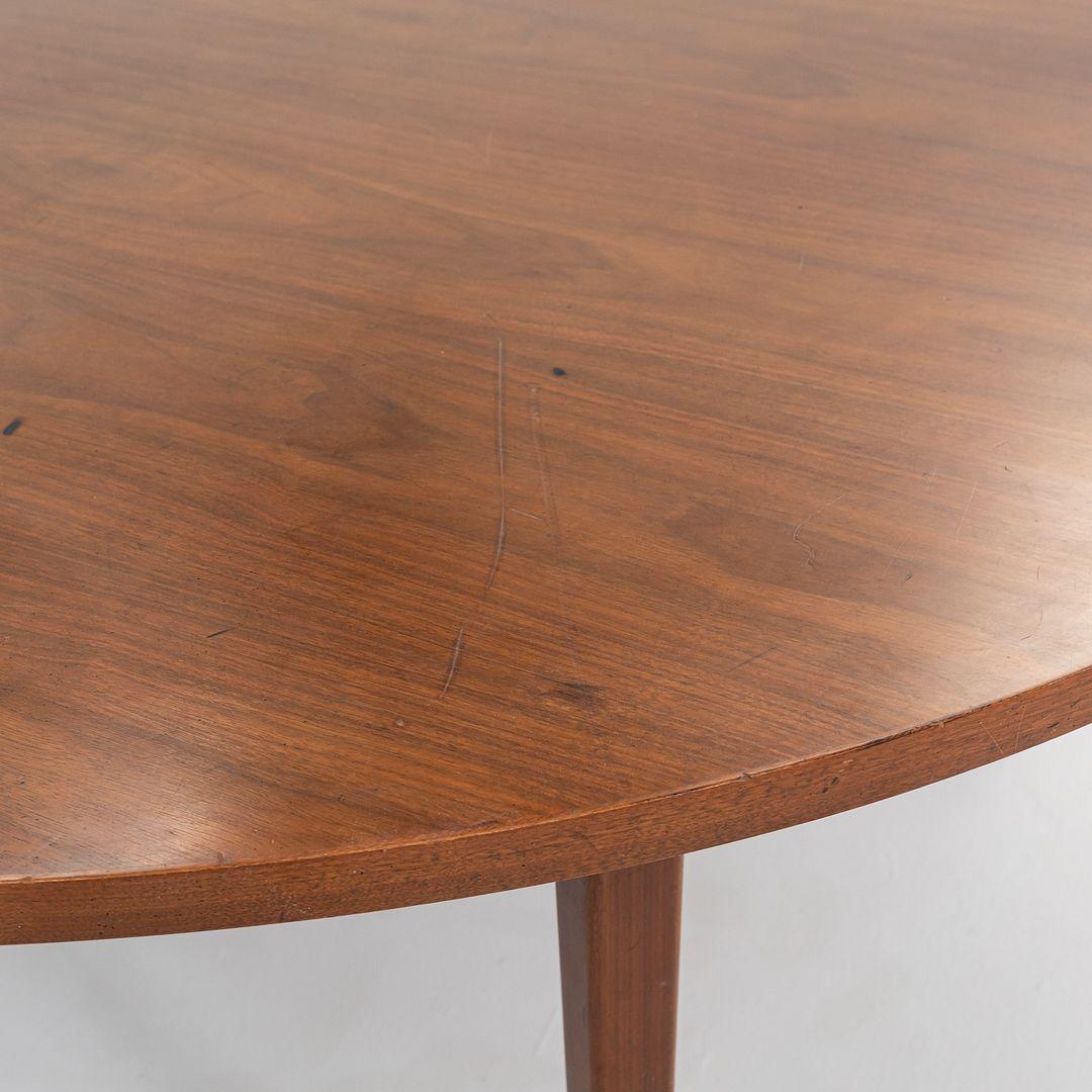 1960s Round American Modern Walnut Dining / Conference Table 72 inch en vente 3