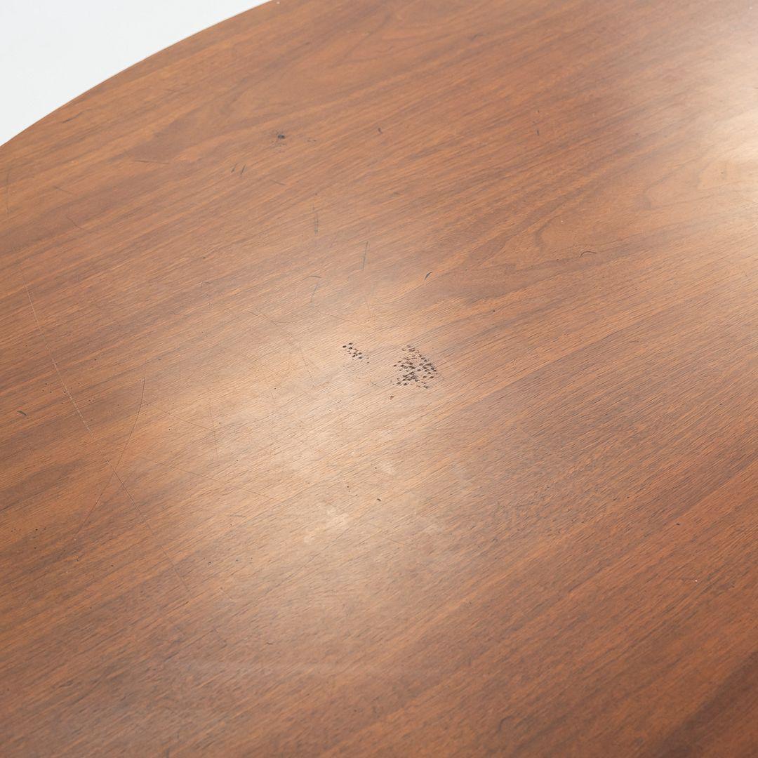 1960s Round American Modern Walnut Dining / Conference Table 72 inch en vente 4