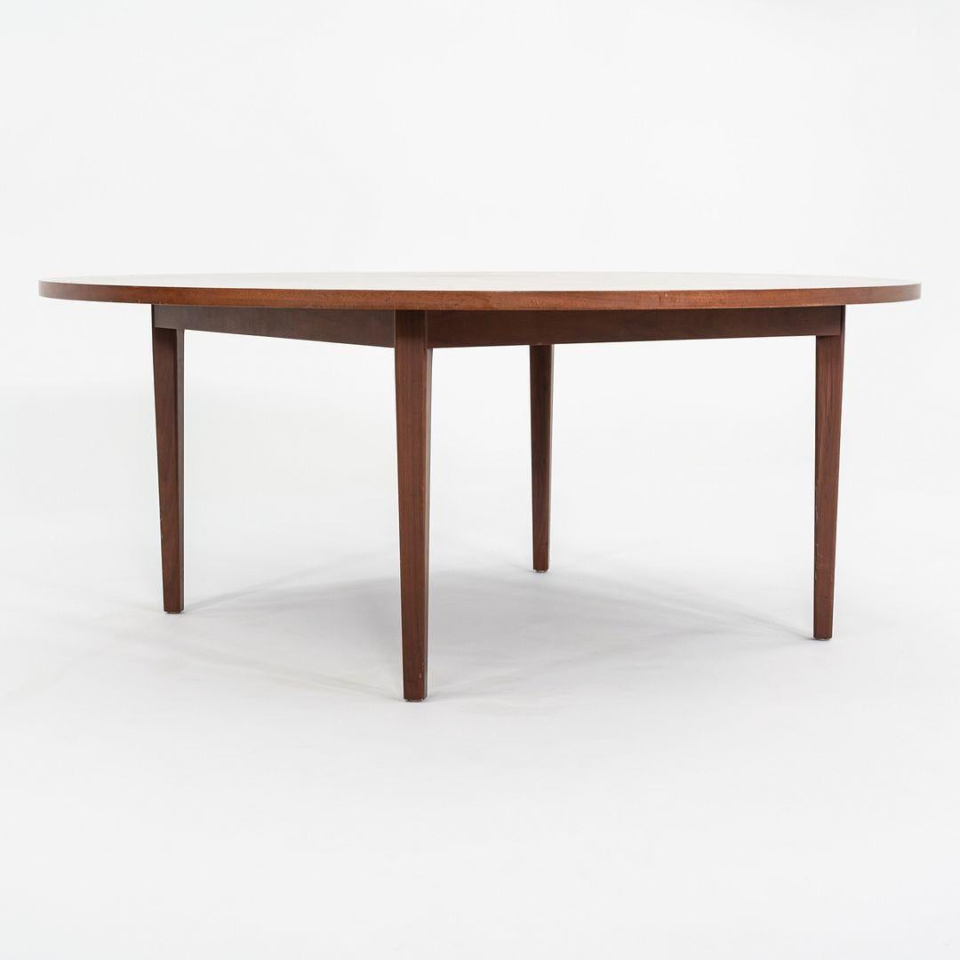 Moderne 1960s Round American Modern Walnut Dining / Conference Table 72 inch en vente
