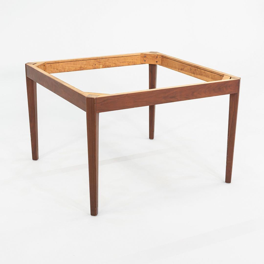 1960s Round American Modern Walnut Dining / Conference Table 72 inch en vente 1