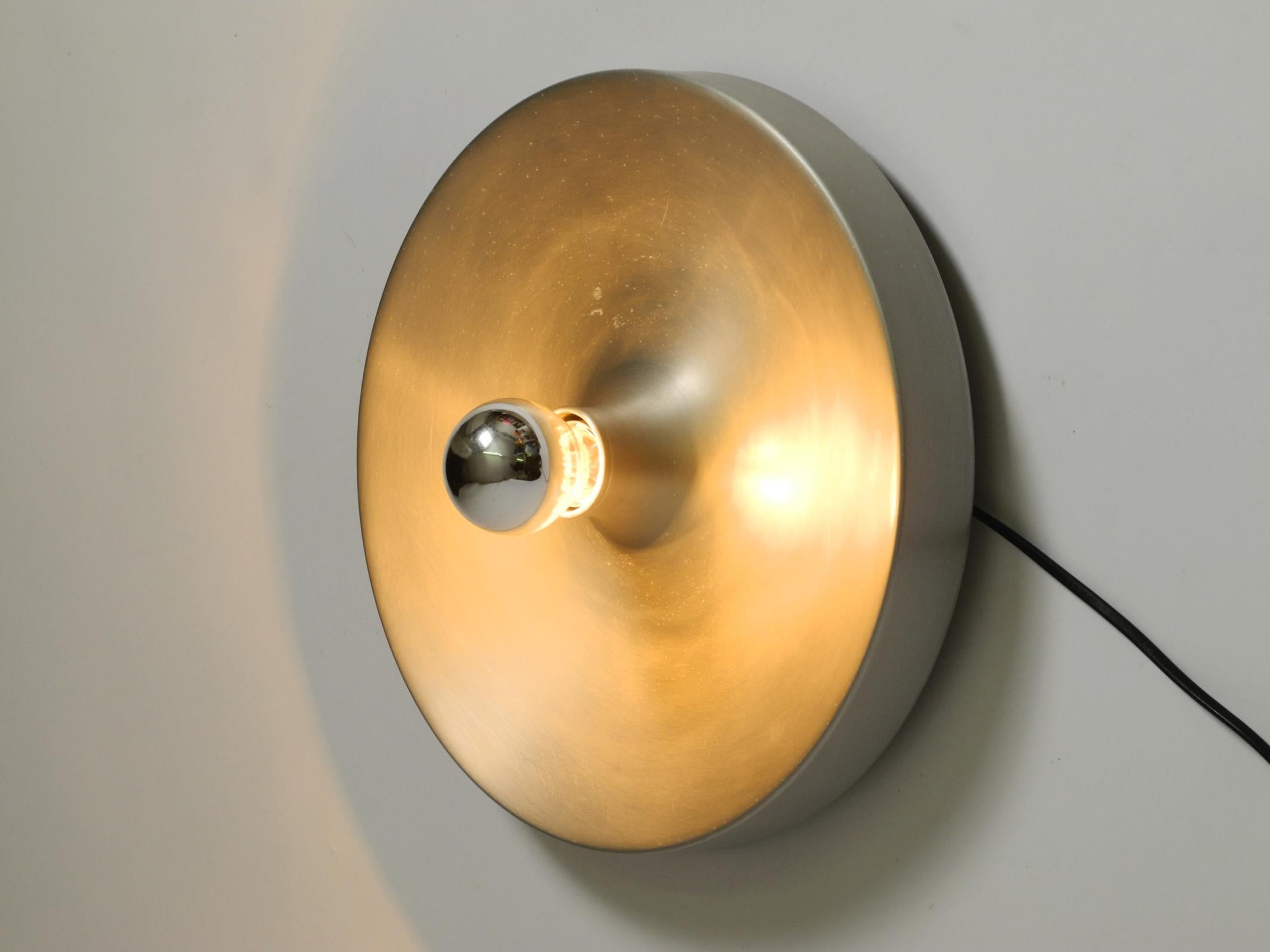 1960s round large Space Age Pop Art aluminum ceiling or wall lamp In Good Condition For Sale In München, DE