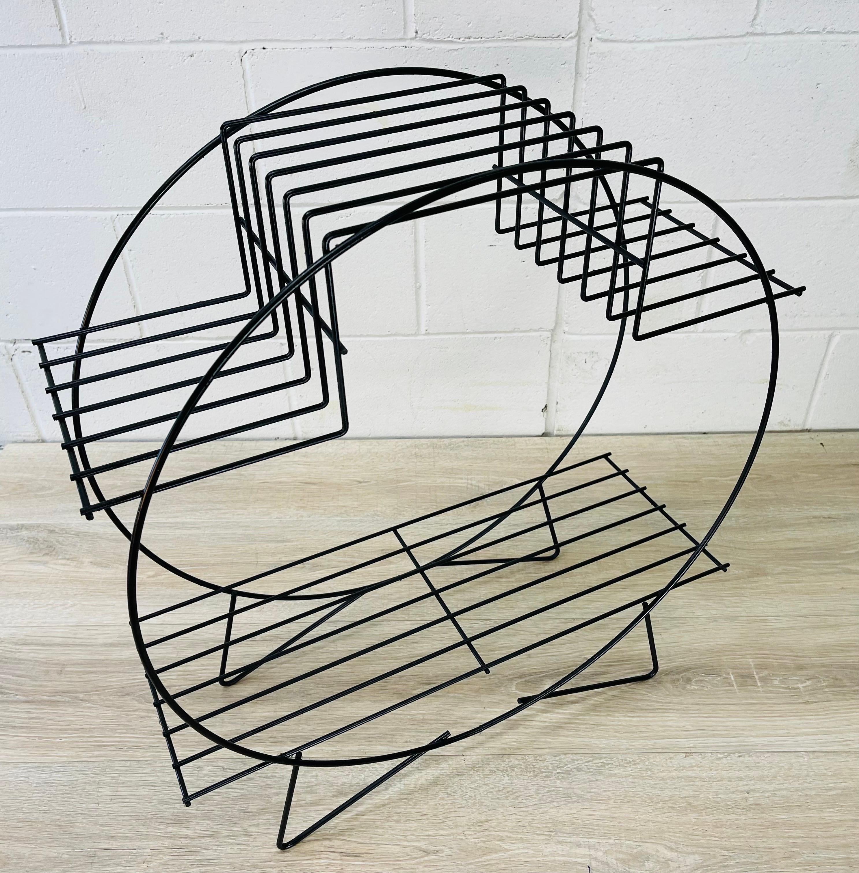 1960s Round Metal Plant Stand For Sale at 1stDibs | circle plant stand