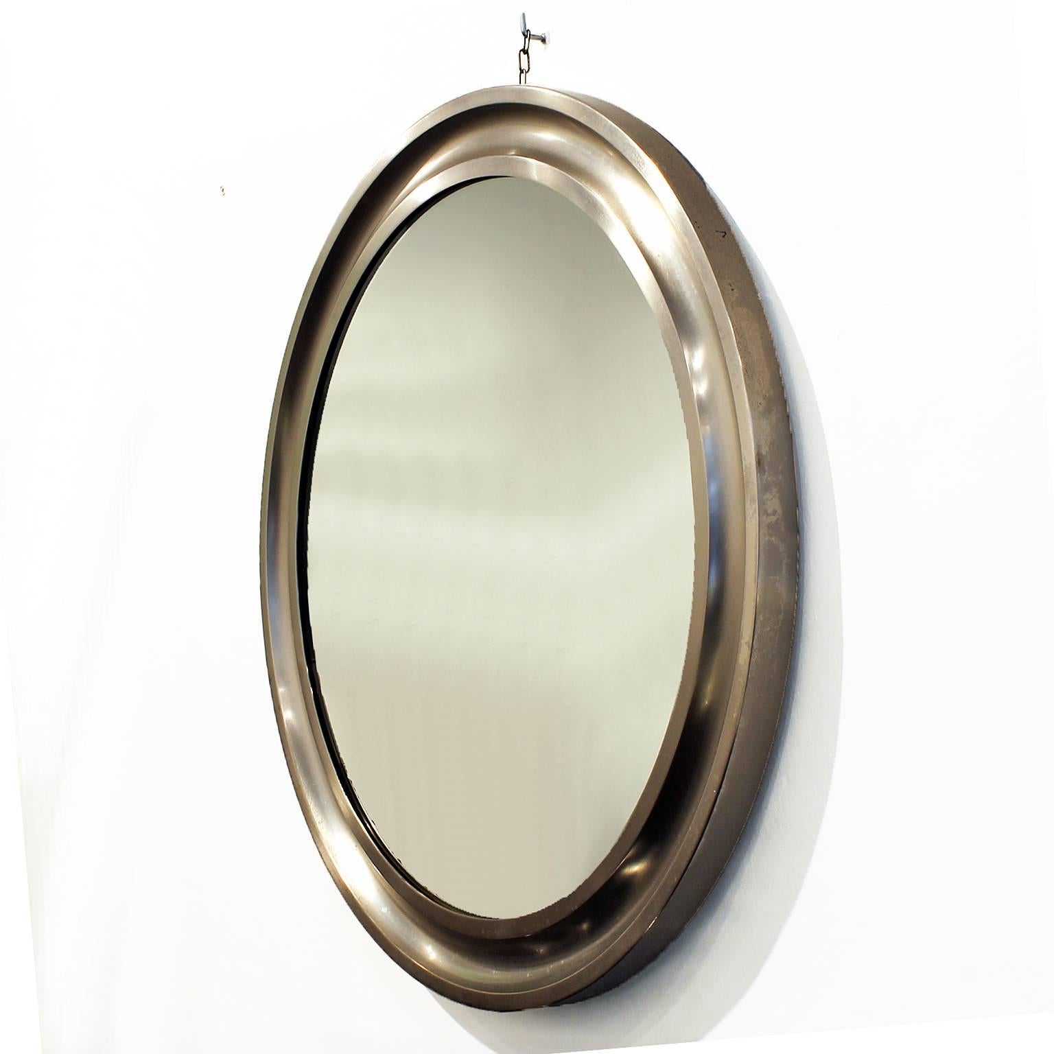 Round mirror, brushed aluminium moulding frame.
Design: Sergio Mazza for Artemide

Italy, circa 1960.