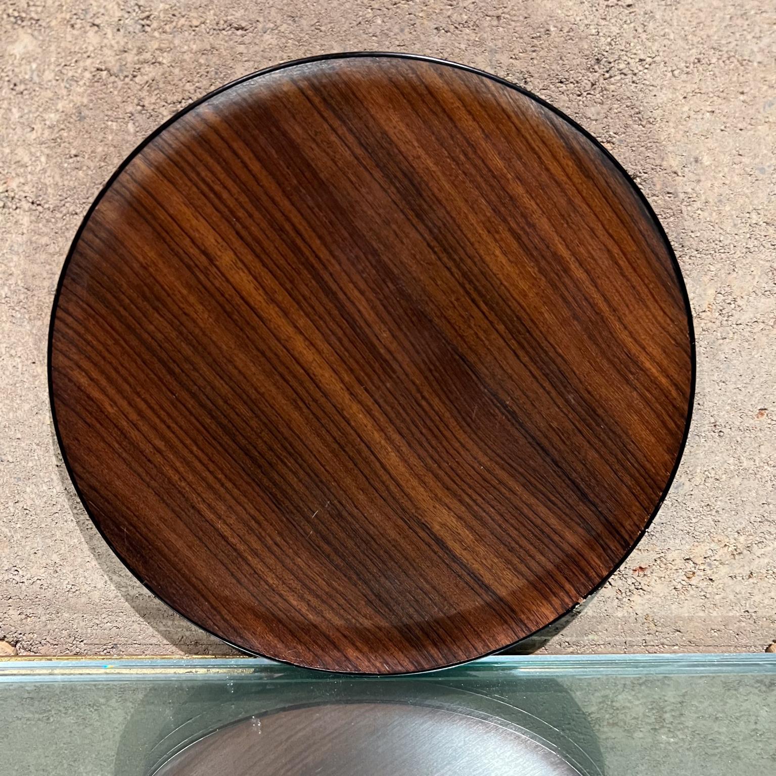 
1960s Bent Plywood Rosewood Round Service Tray
13.25 diameter x .75
appears as rosewood with black lacquer finish at bottom.
No label
Original vintage condition
See images provided.