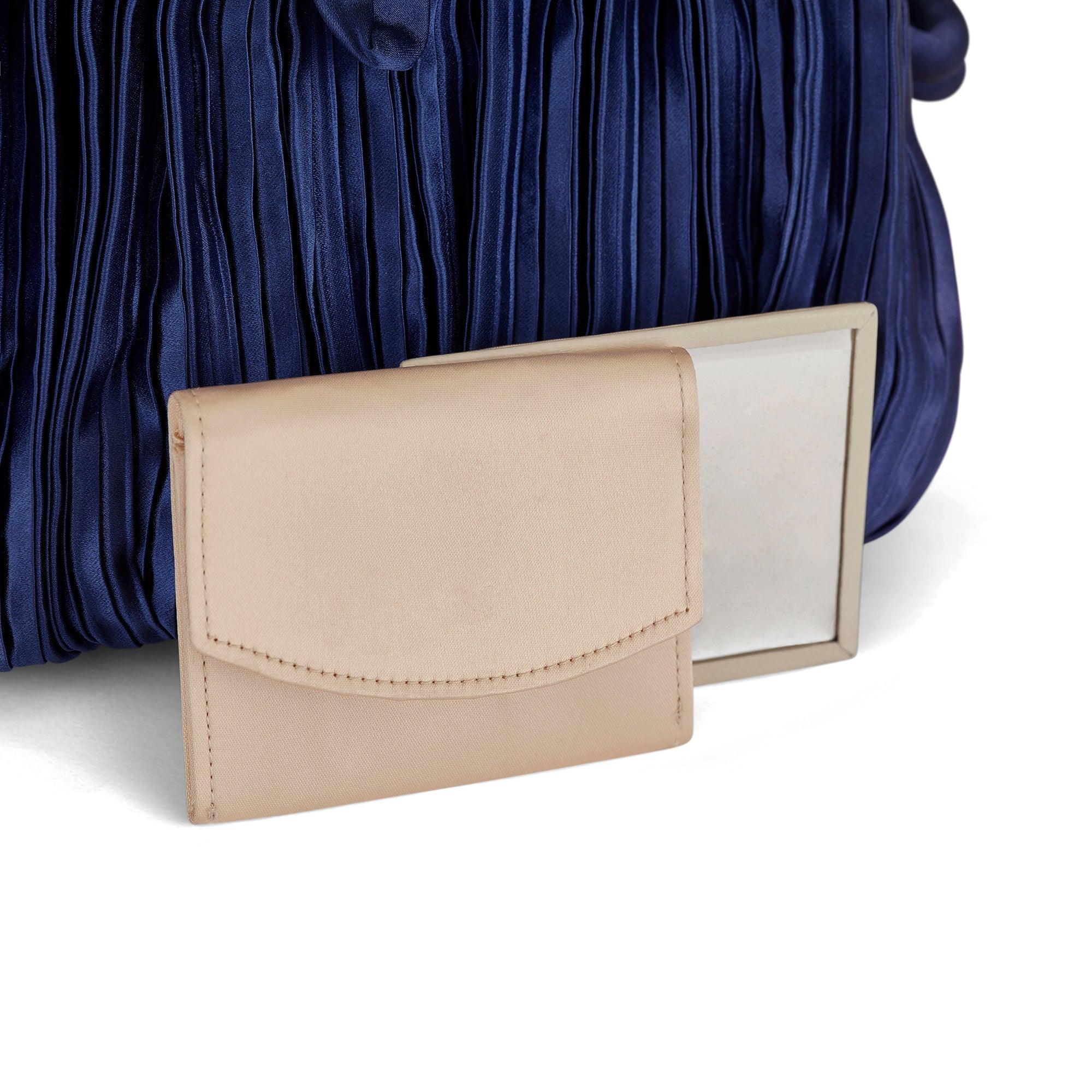 1960s Royal Blue Silk Satin Pleated Handbag Azul en venta