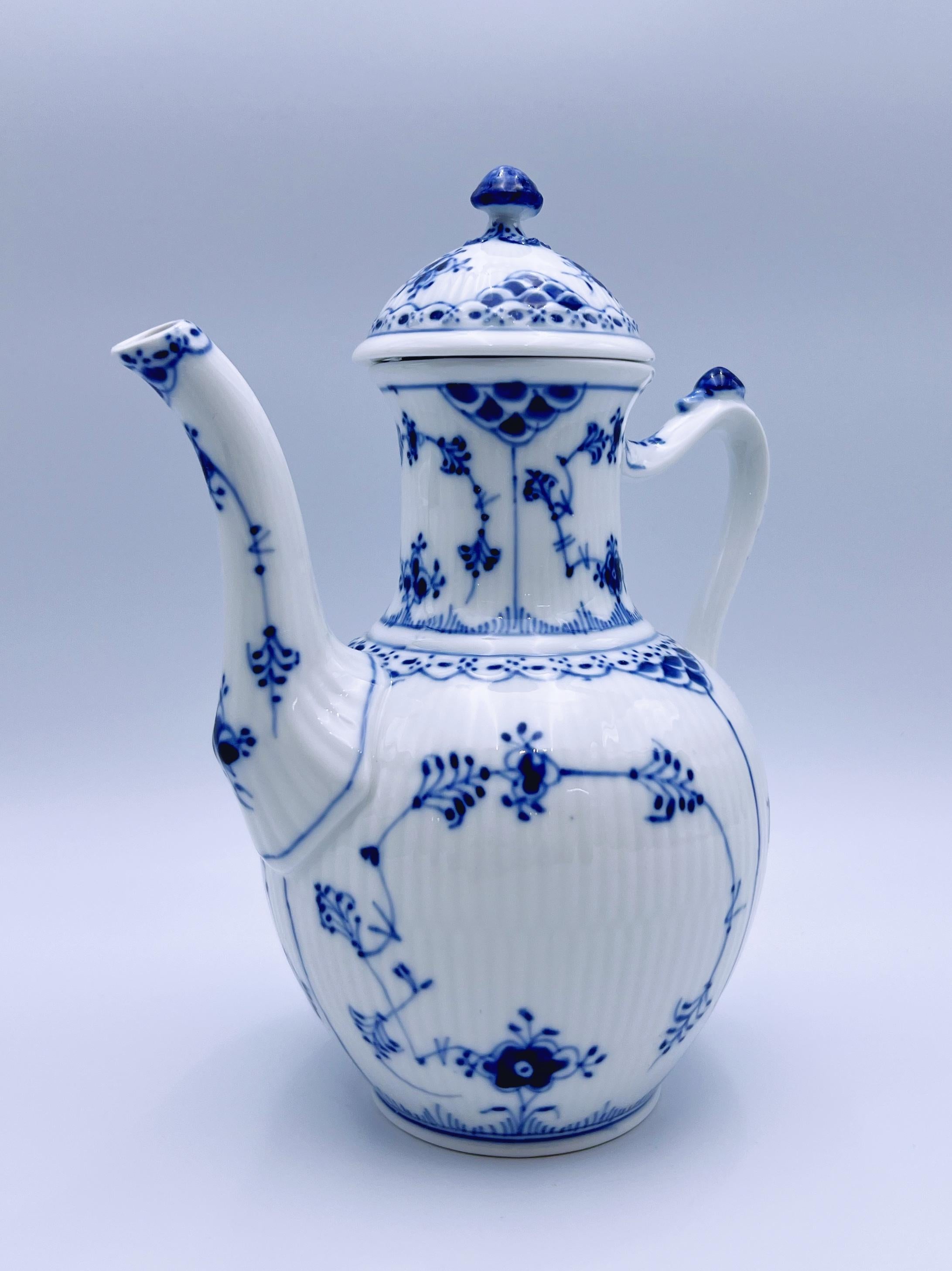 Danois Cafetière/théière Royal Copenhagen bleue des années 1960, peinte à la main, 1st-sorting en vente