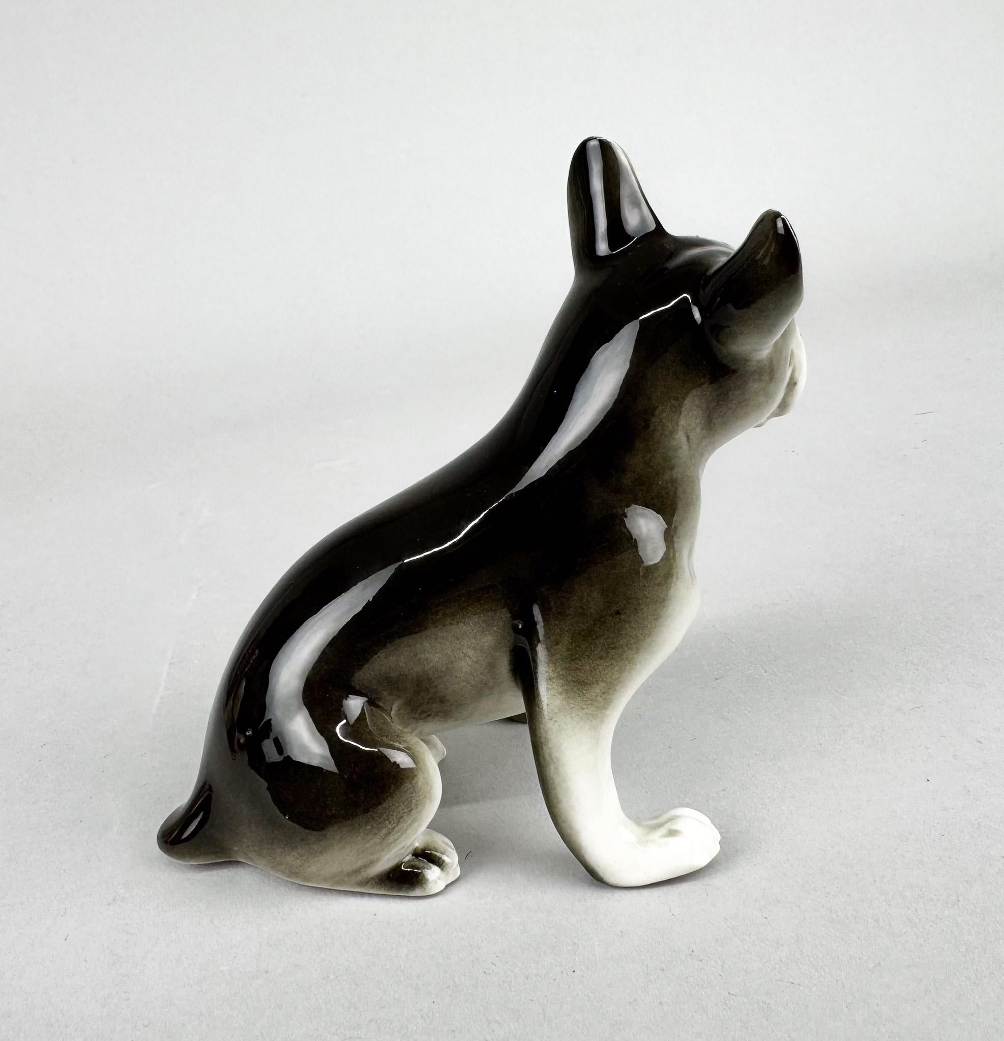 1960's Royal Dux Porcelain Statue of French Bulldog In Good Condition For Sale In Praha, CZ