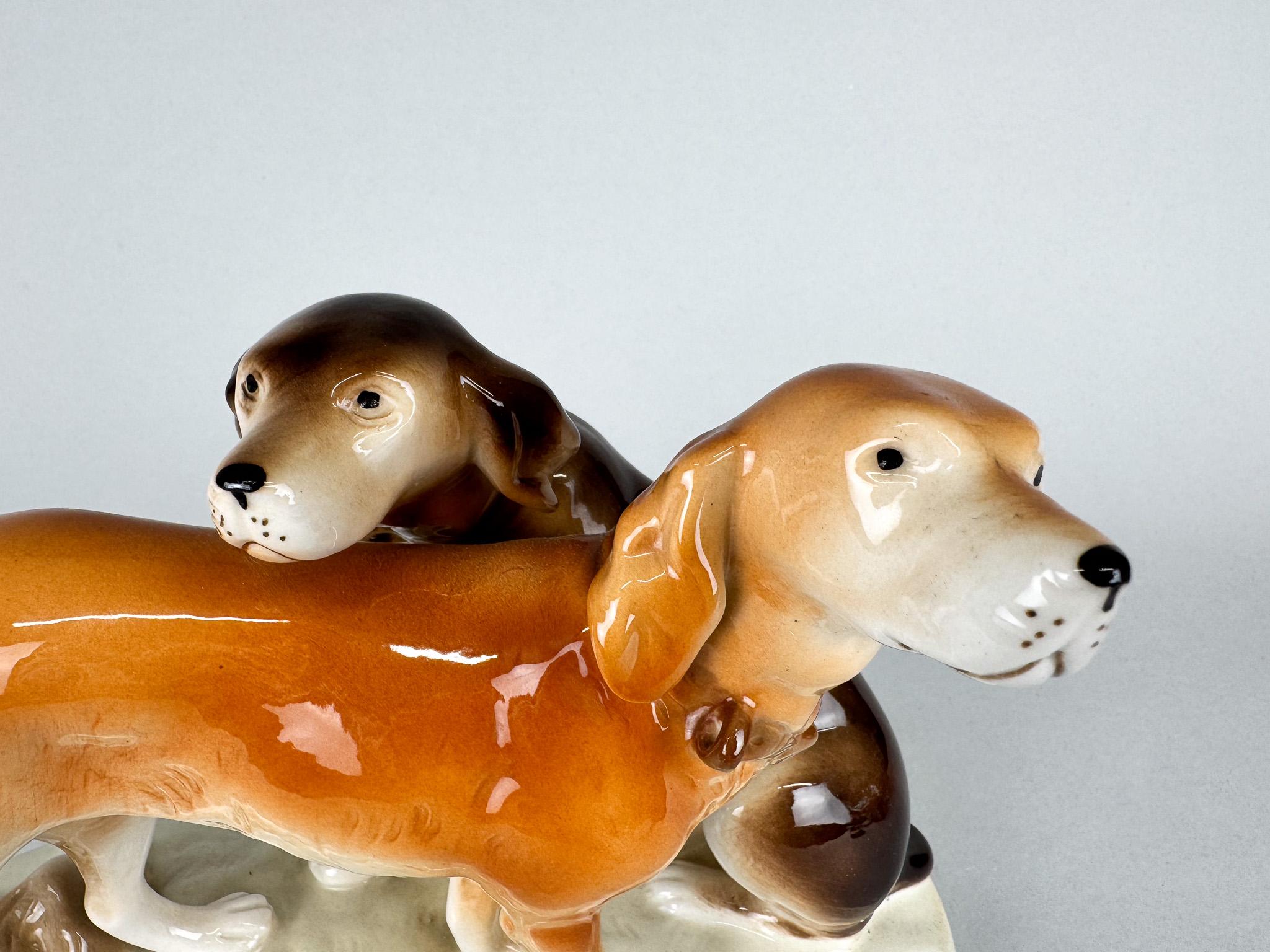 Czech 1960's Royal Dux Porcelain Statue of Hunting Dogs For Sale