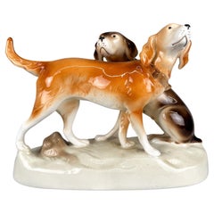 Estatua de porcelana Royal Dux de 1960 de perros de caza
